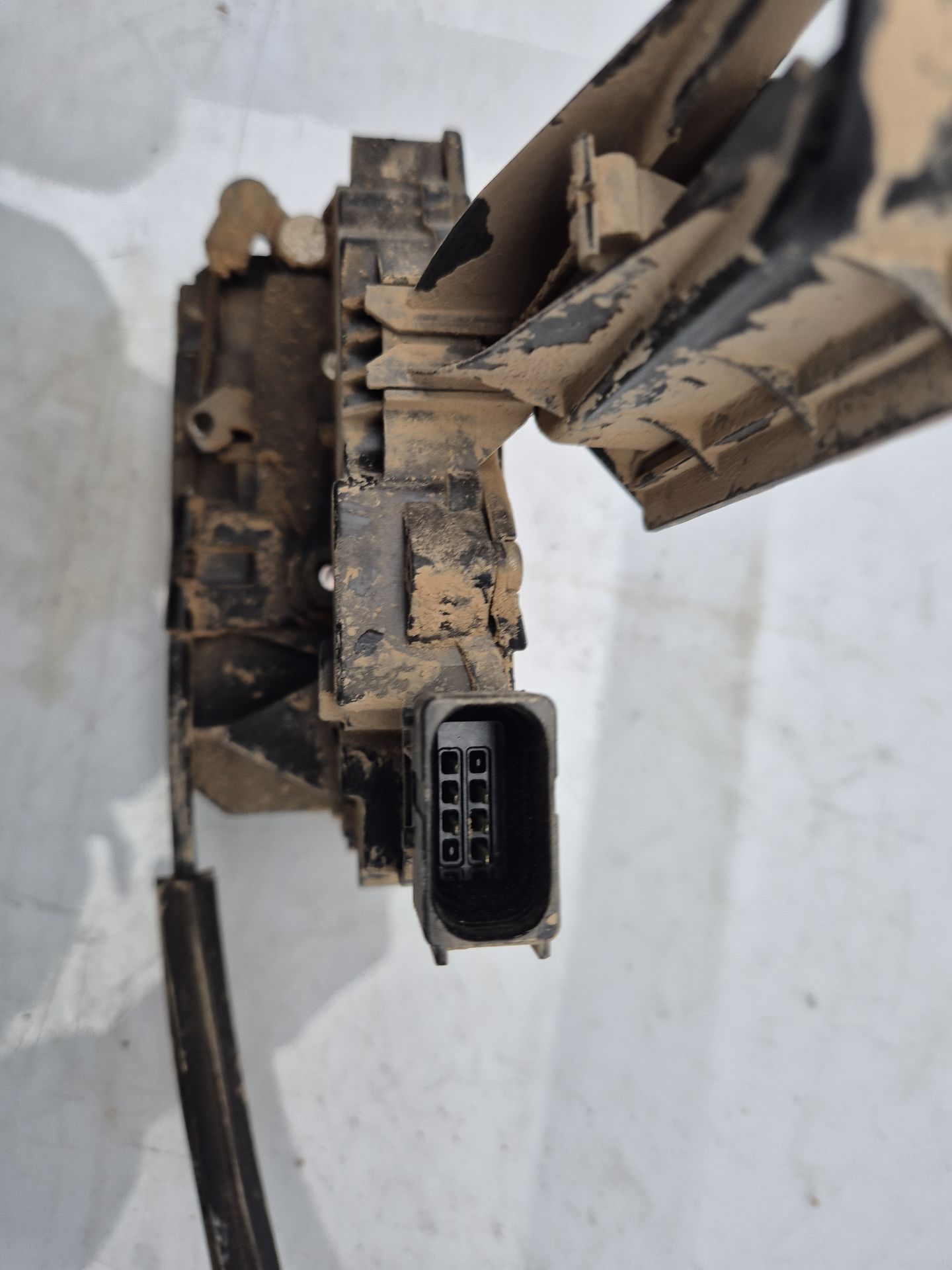 CERRADURA MALETERO / PORTON FIAT FIORINO 