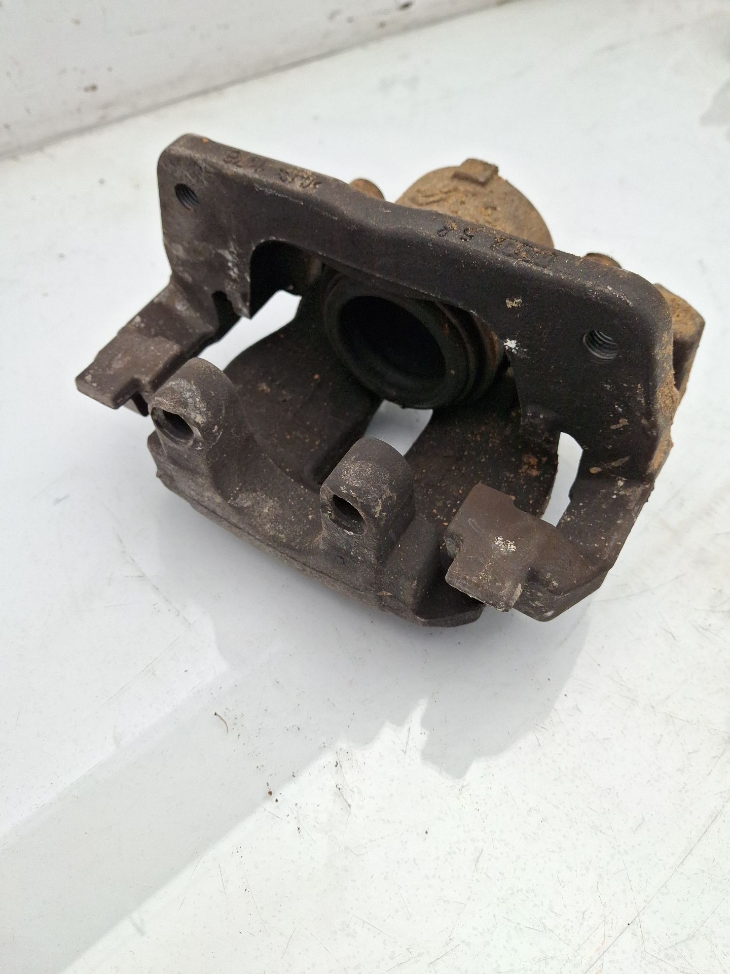 PINZA FRENO DELANTERA IZQUIERDA PEUGEOT RIFTER 