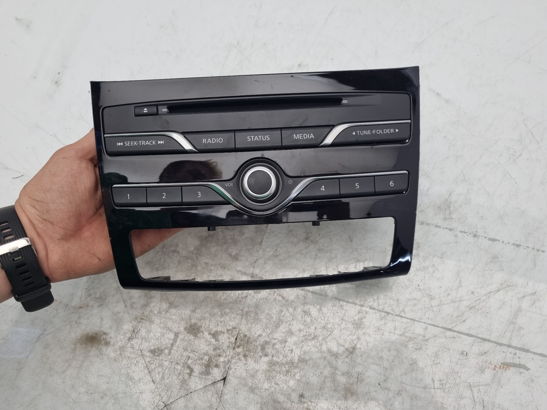 SISTEMA AUDIO / RADIO CD INFINITI Q30 270910