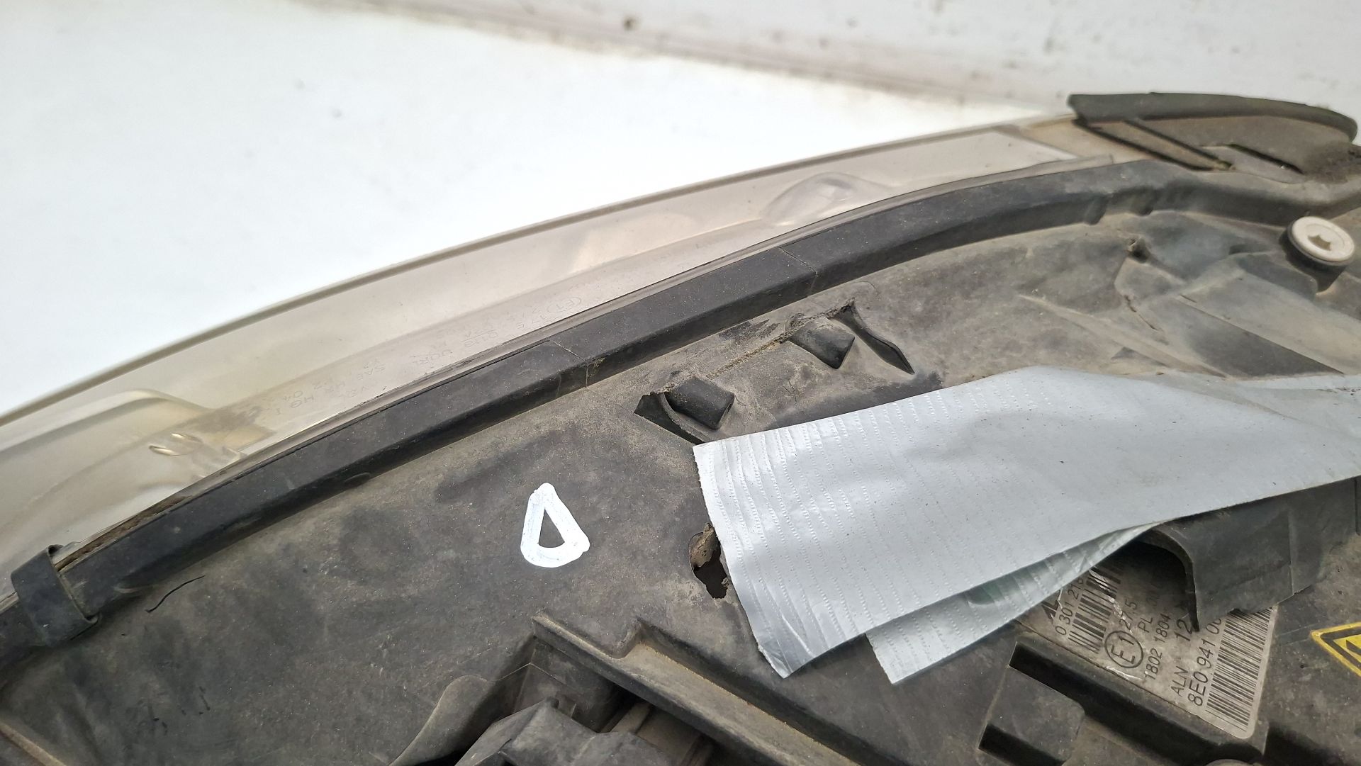 FARO DERECHO AUDI A4 