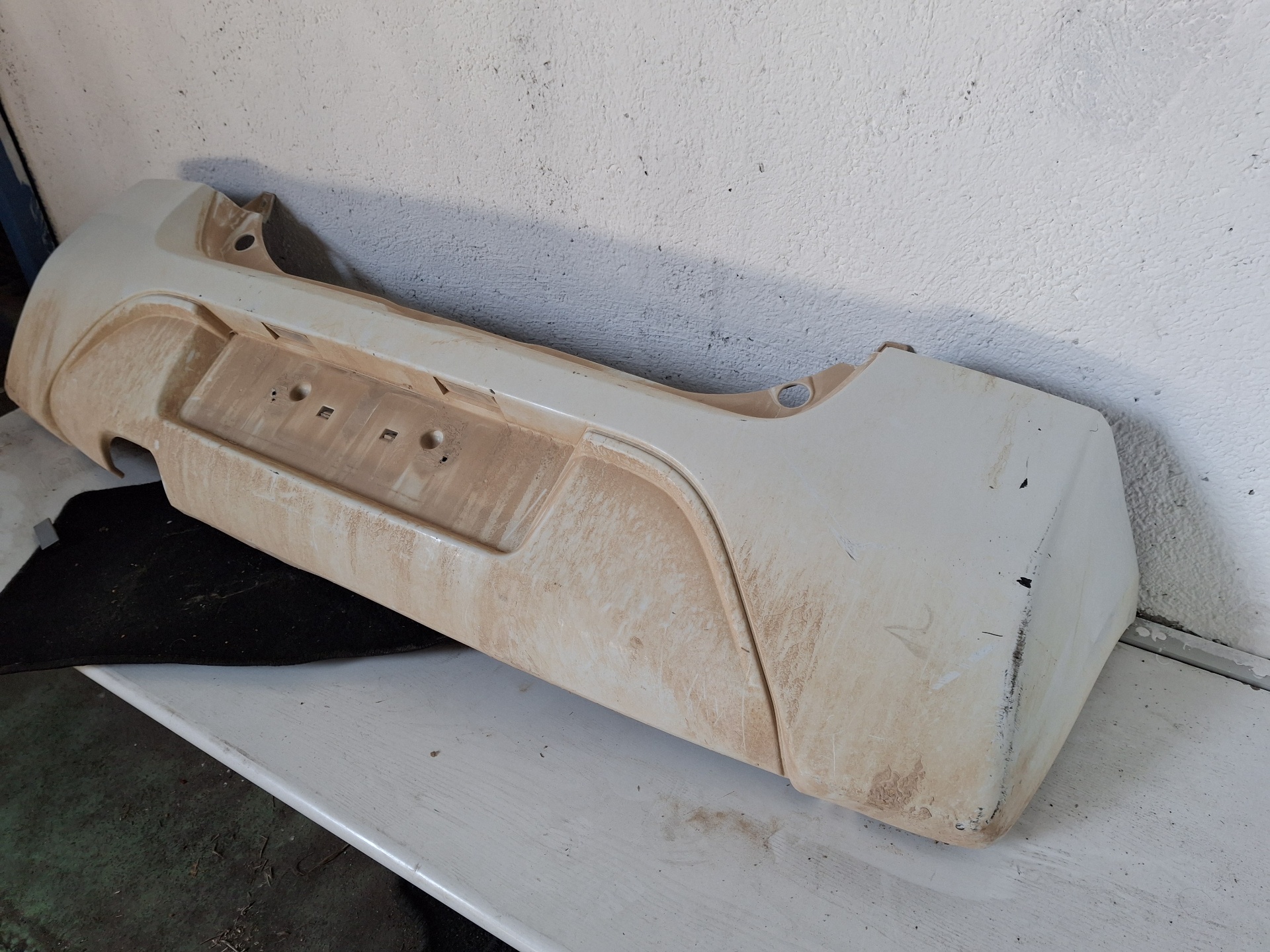 PARAGOLPES TRASERO RENAULT TWINGO K9K 17