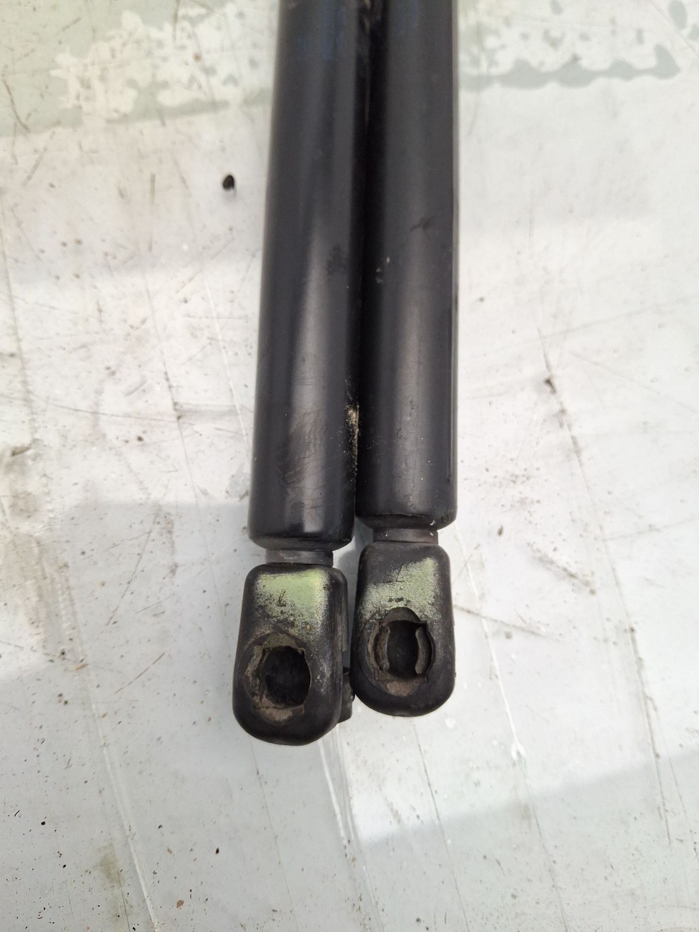 AMORTIGUADORES MALETERO / PORTON VOLKSWAGEN NEW 