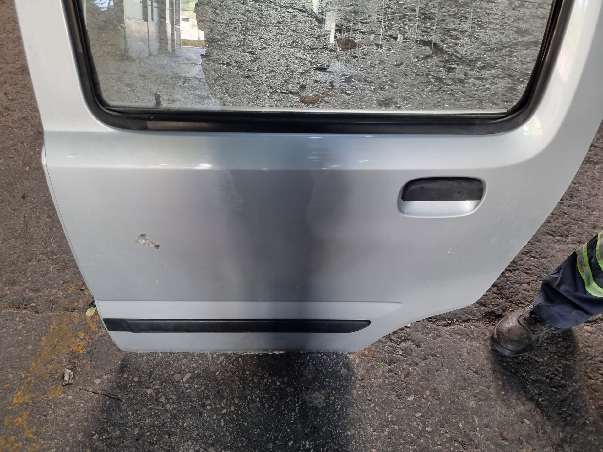 PUERTA TRASERA IZQUIERDA SUZUKI WAGON G13BB