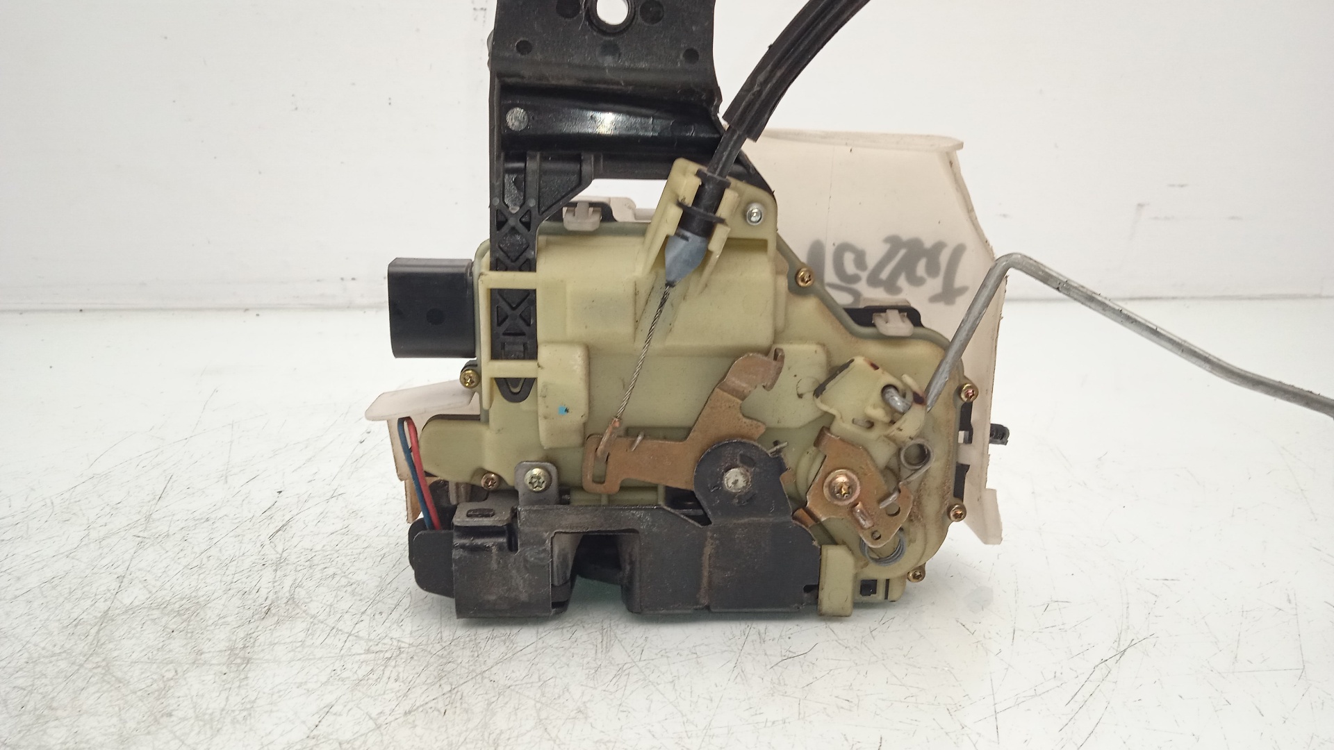 CERRADURA PUERTA DELANTERA DERECHA VOLKSWAGEN PASS AVF