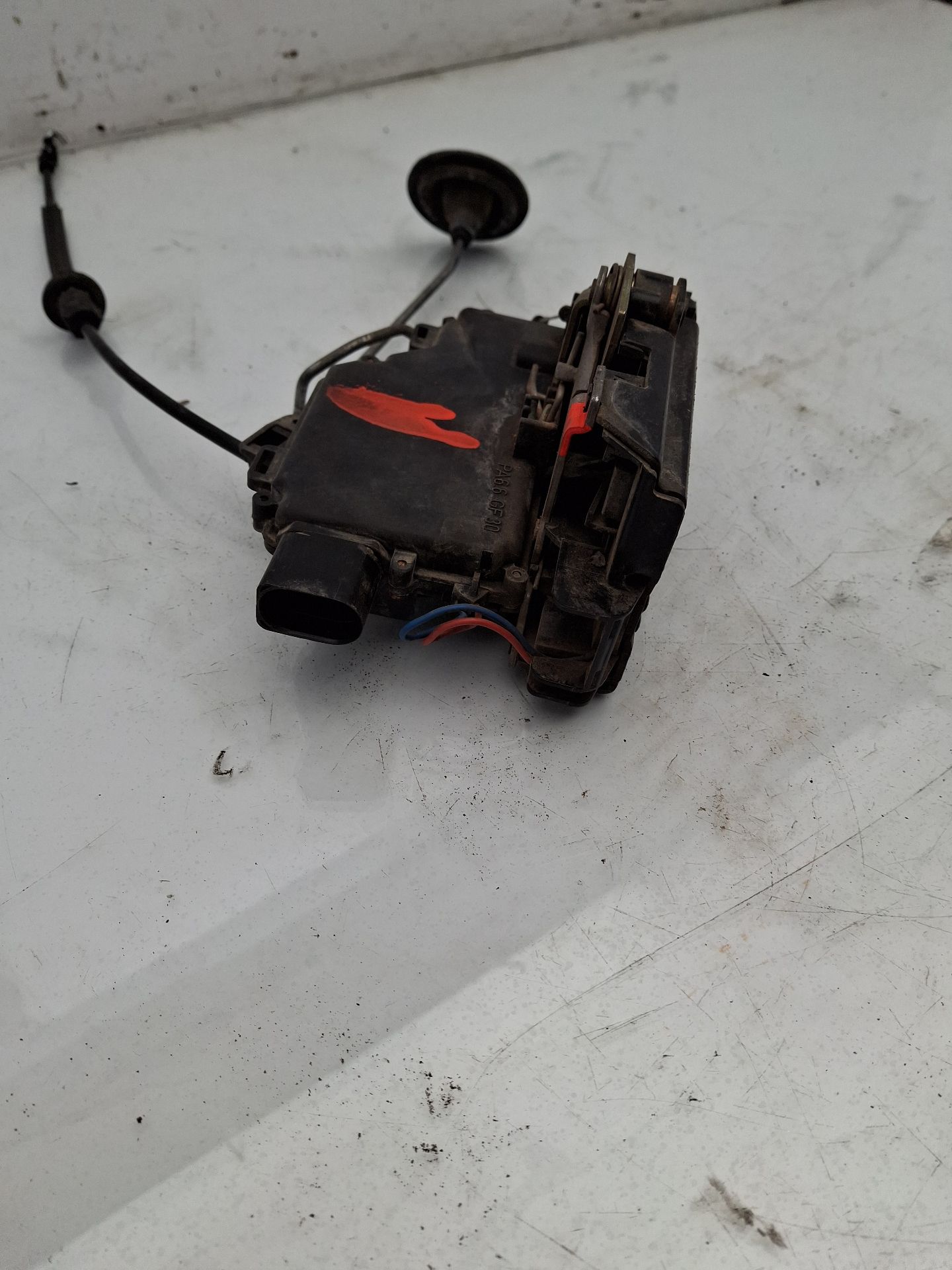 CERRADURA PUERTA DELANTERA IZQUIERDA VOLKSWAGEN GO 