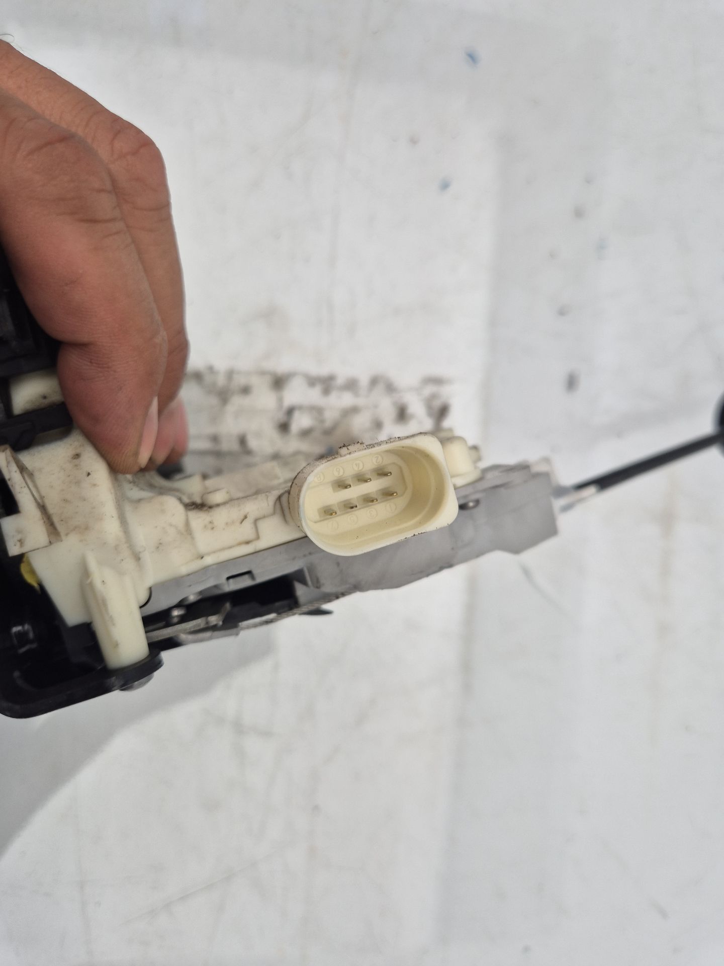 CERRADURA PUERTA DELANTERA DERECHA VOLKSWAGEN PASS 