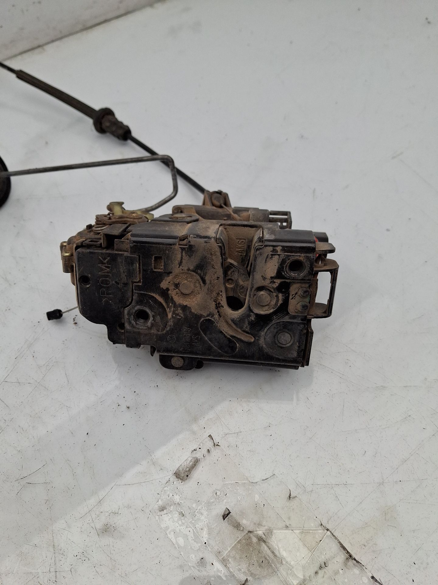 CERRADURA PUERTA DELANTERA IZQUIERDA VOLKSWAGEN GO 