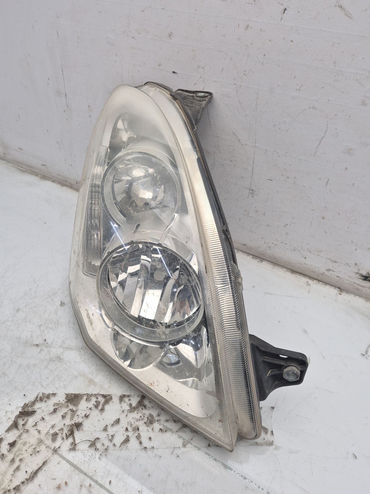 FARO DERECHO IVECO DAILY 