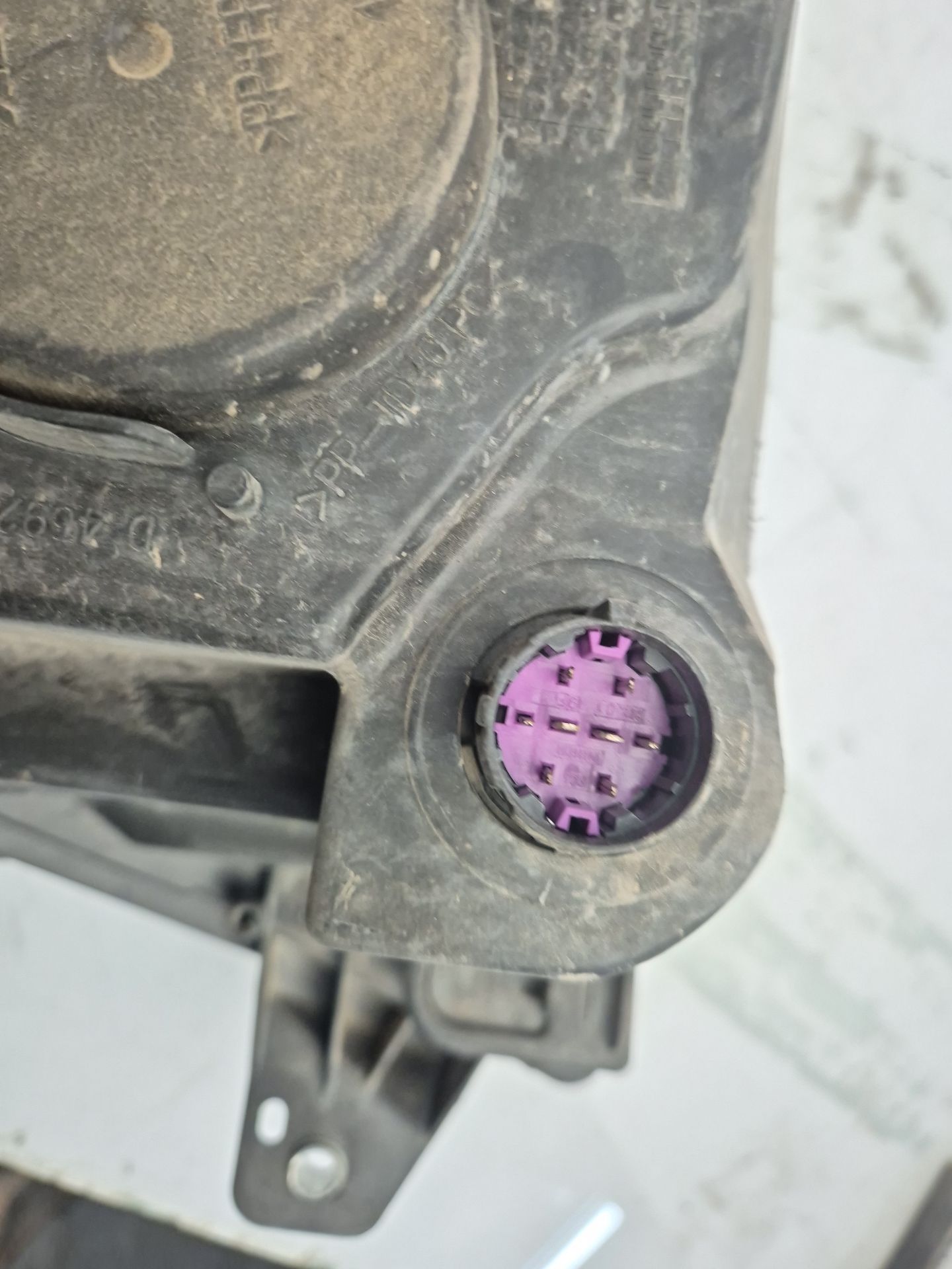 FARO DERECHO IVECO DAILY 