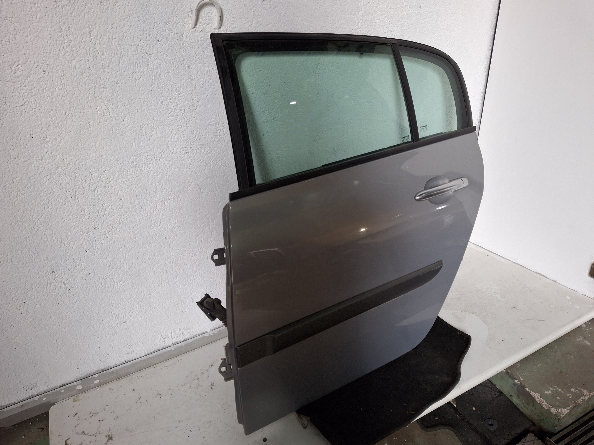 PUERTA TRASERA IZQUIERDA RENAULT MEGANE F9Q B8