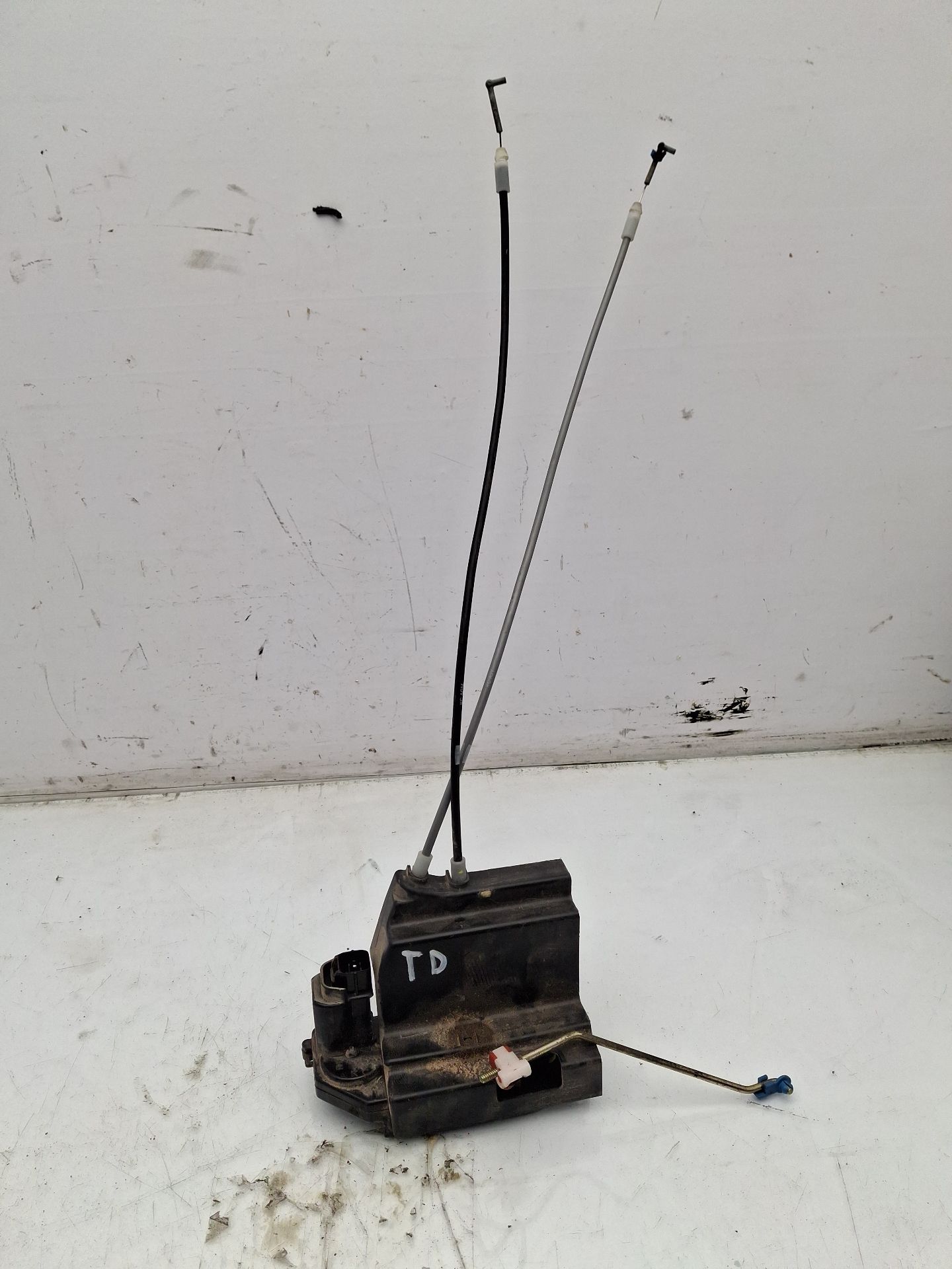 CERRADURA PUERTA TRASERA DERECHA SSANGYONG KYRON 