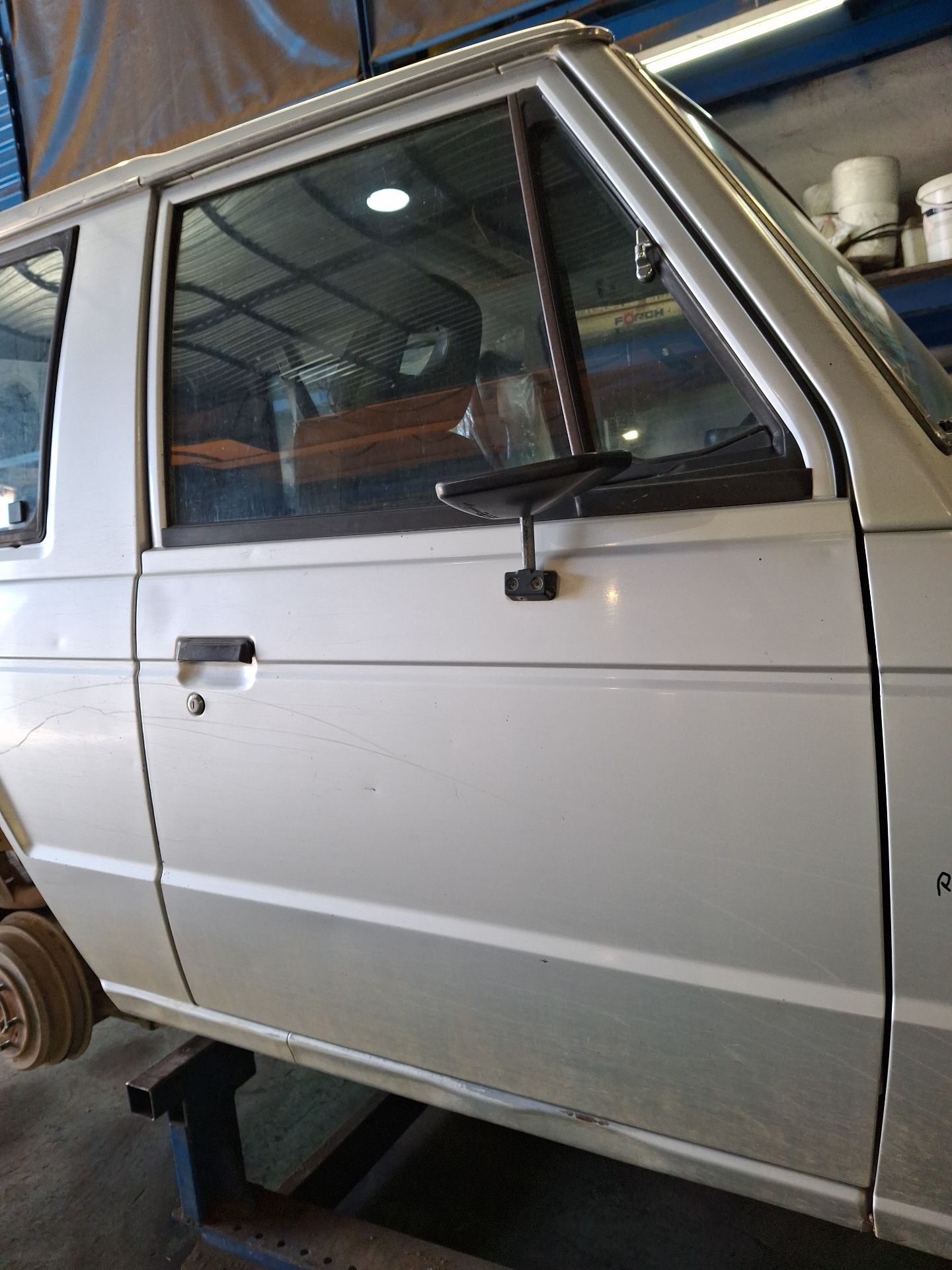 PUERTA DELANTERA DERECHA MITSUBISHI MONTERO 