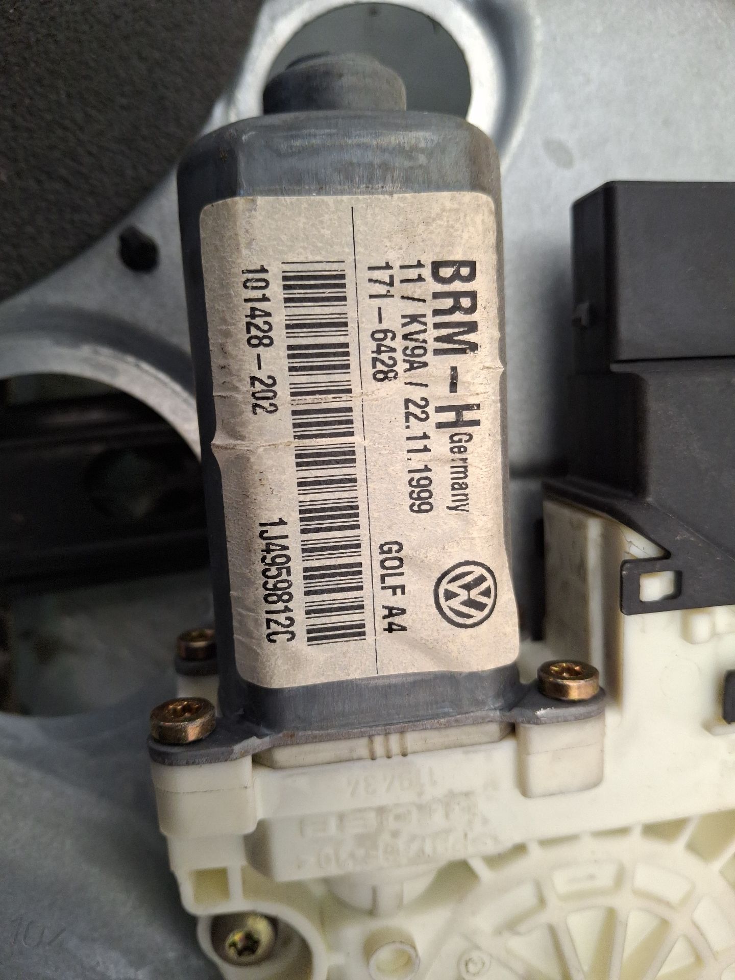 ELEVALUNAS TRASERO DERECHO VOLKSWAGEN GOLF 