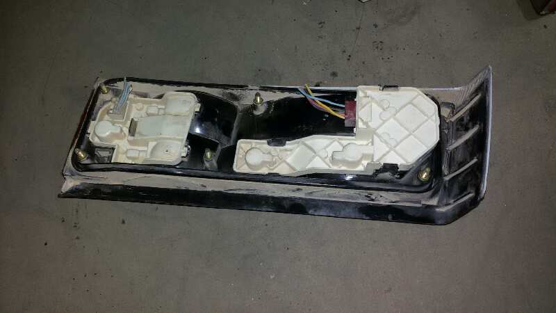 PILOTO TRASERO DERECHO ALFA ROMEO 33 AR 30550