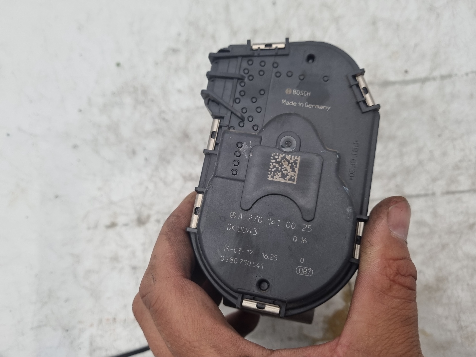 CAJA MARIPOSA INFINITI Q30 270910