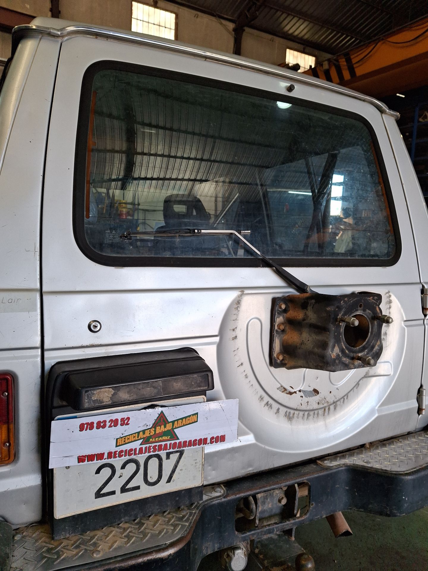 PORTON TRASERO MITSUBISHI MONTERO 