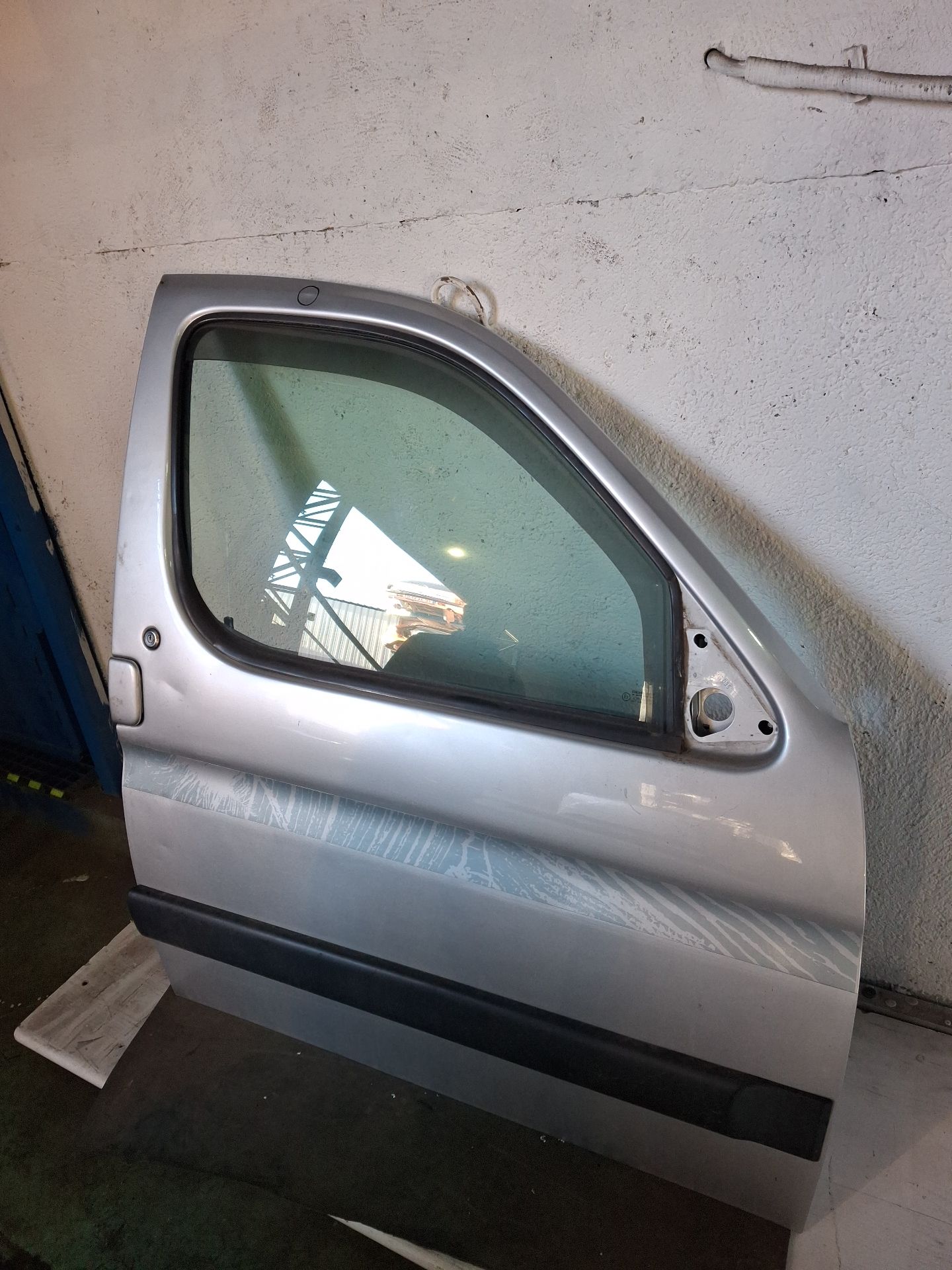 PUERTA DELANTERA DERECHA PEUGEOT PARTNER 