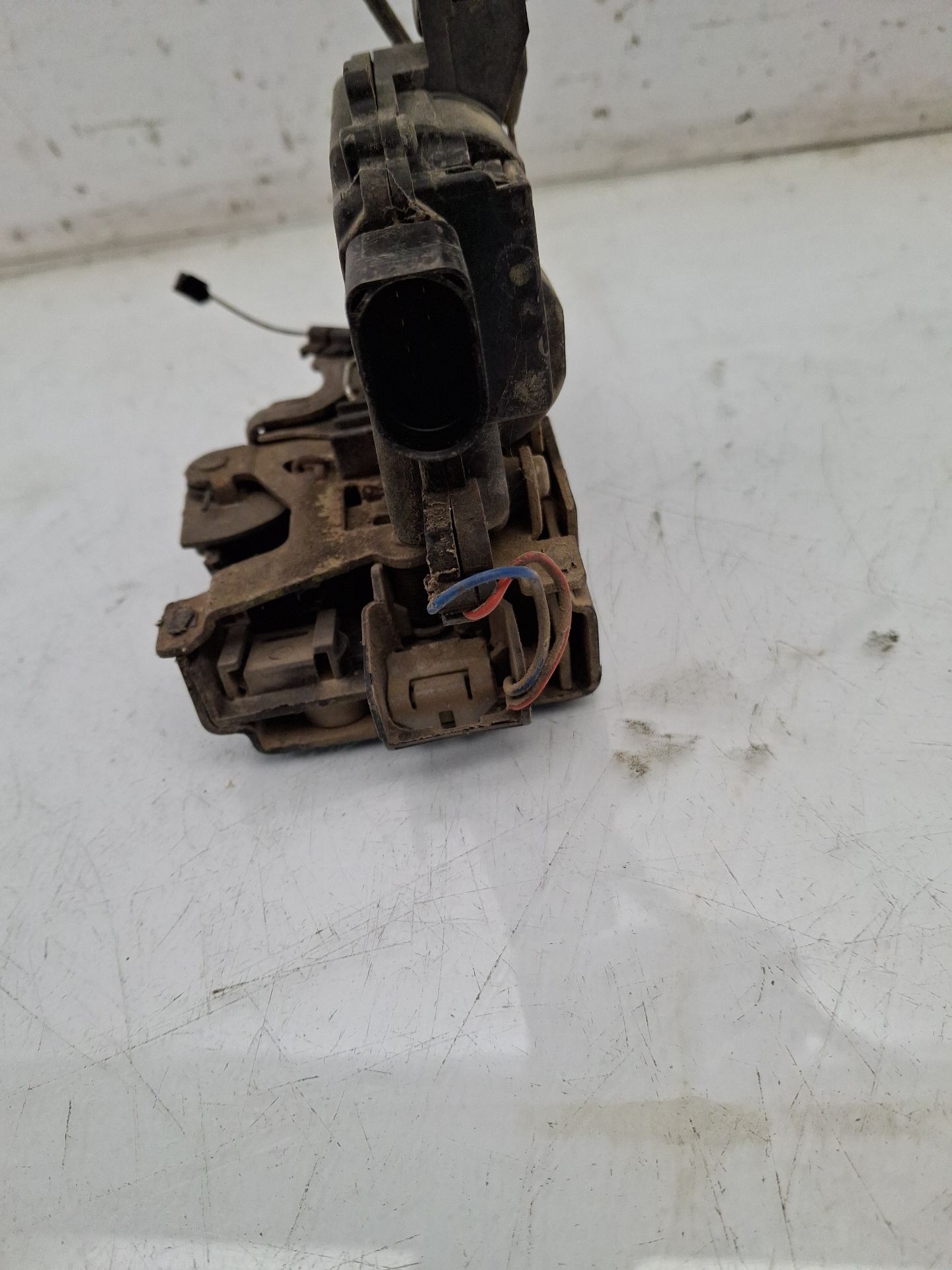 CERRADURA PUERTA DELANTERA DERECHA VOLKSWAGEN GOLF 