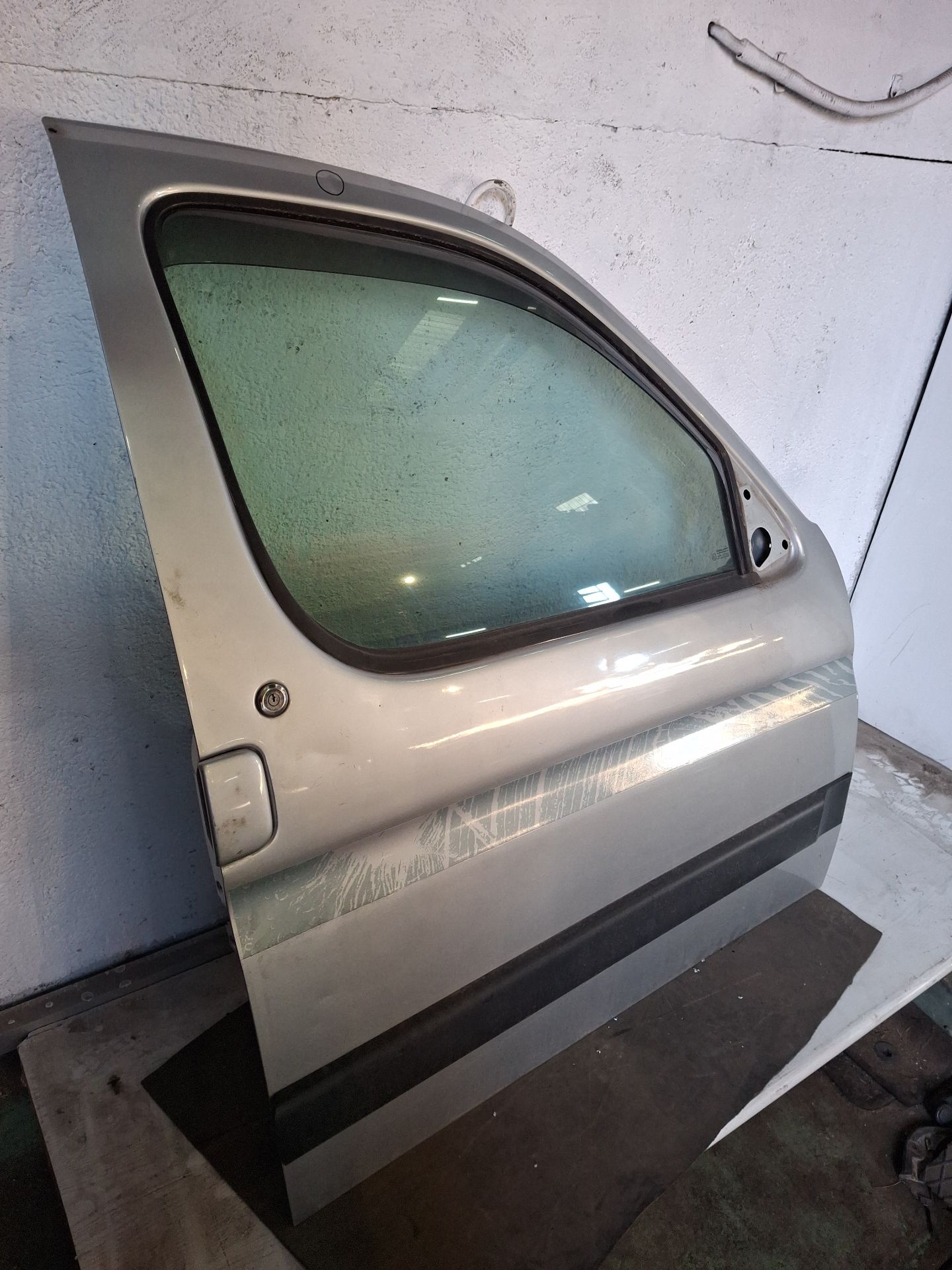PUERTA DELANTERA DERECHA PEUGEOT PARTNER 