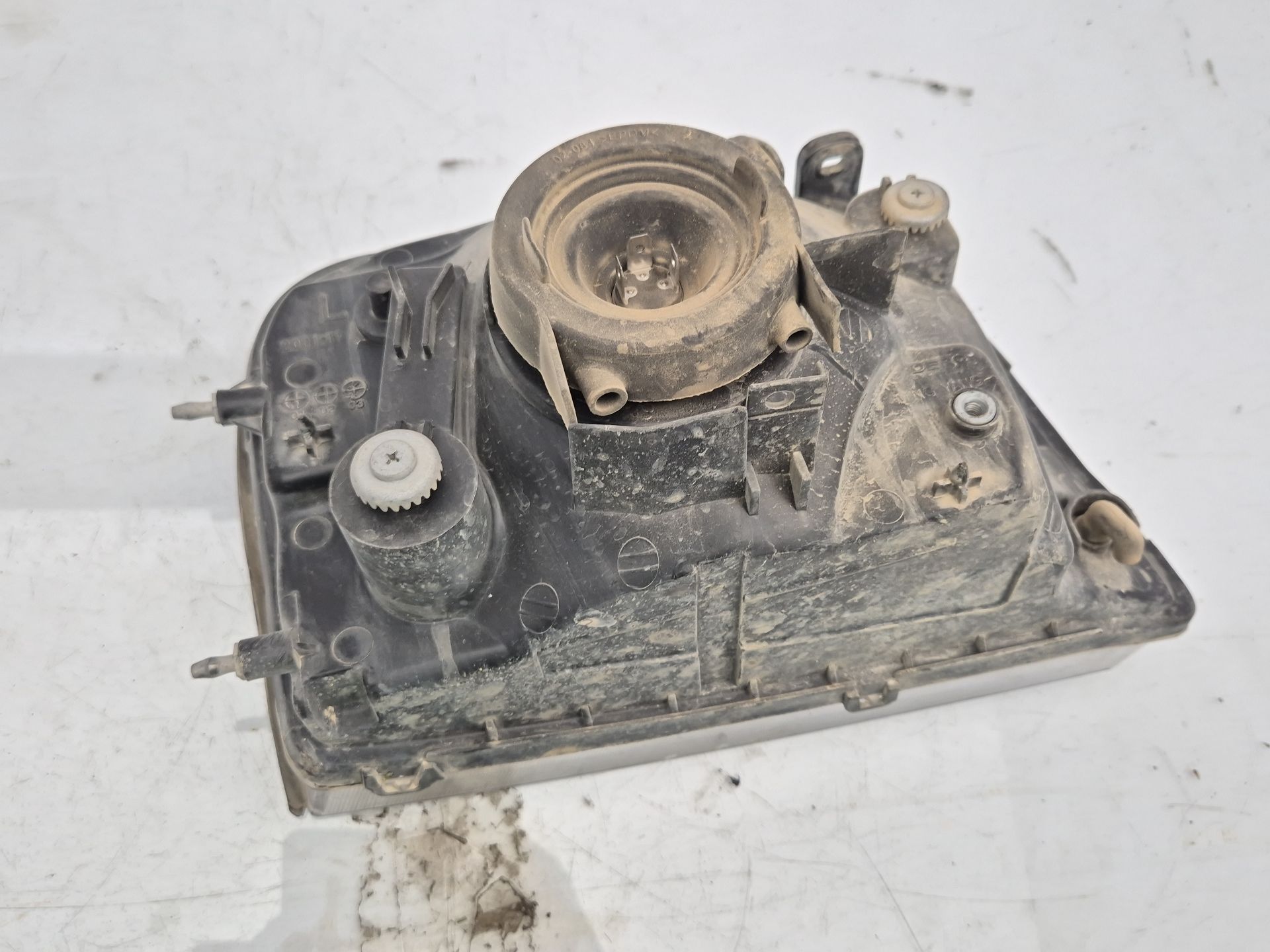 FARO IZQUIERDO MITSUBISHI L200 