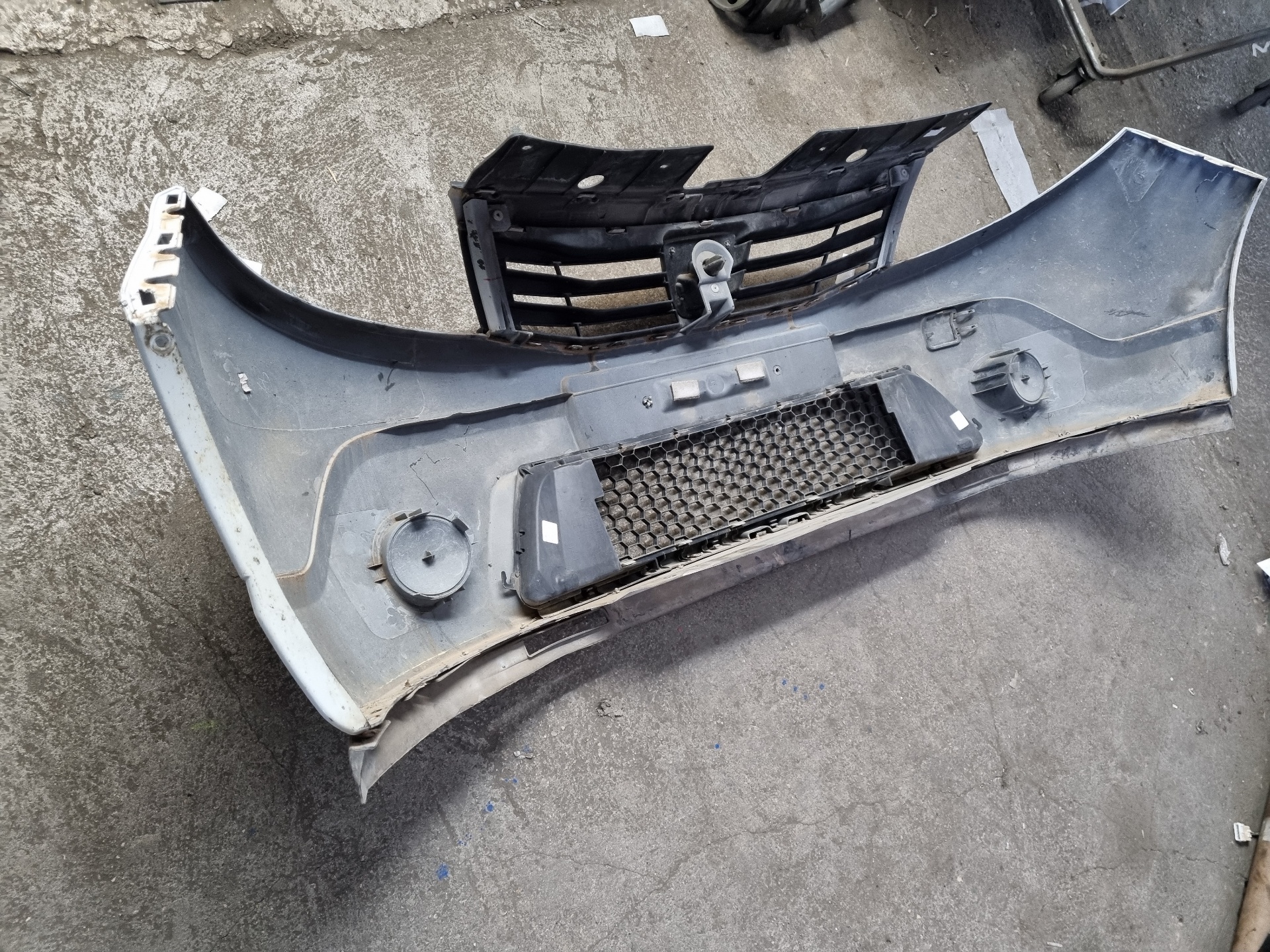 PARAGOLPES DELANTERO DACIA SANDERO K9K E8