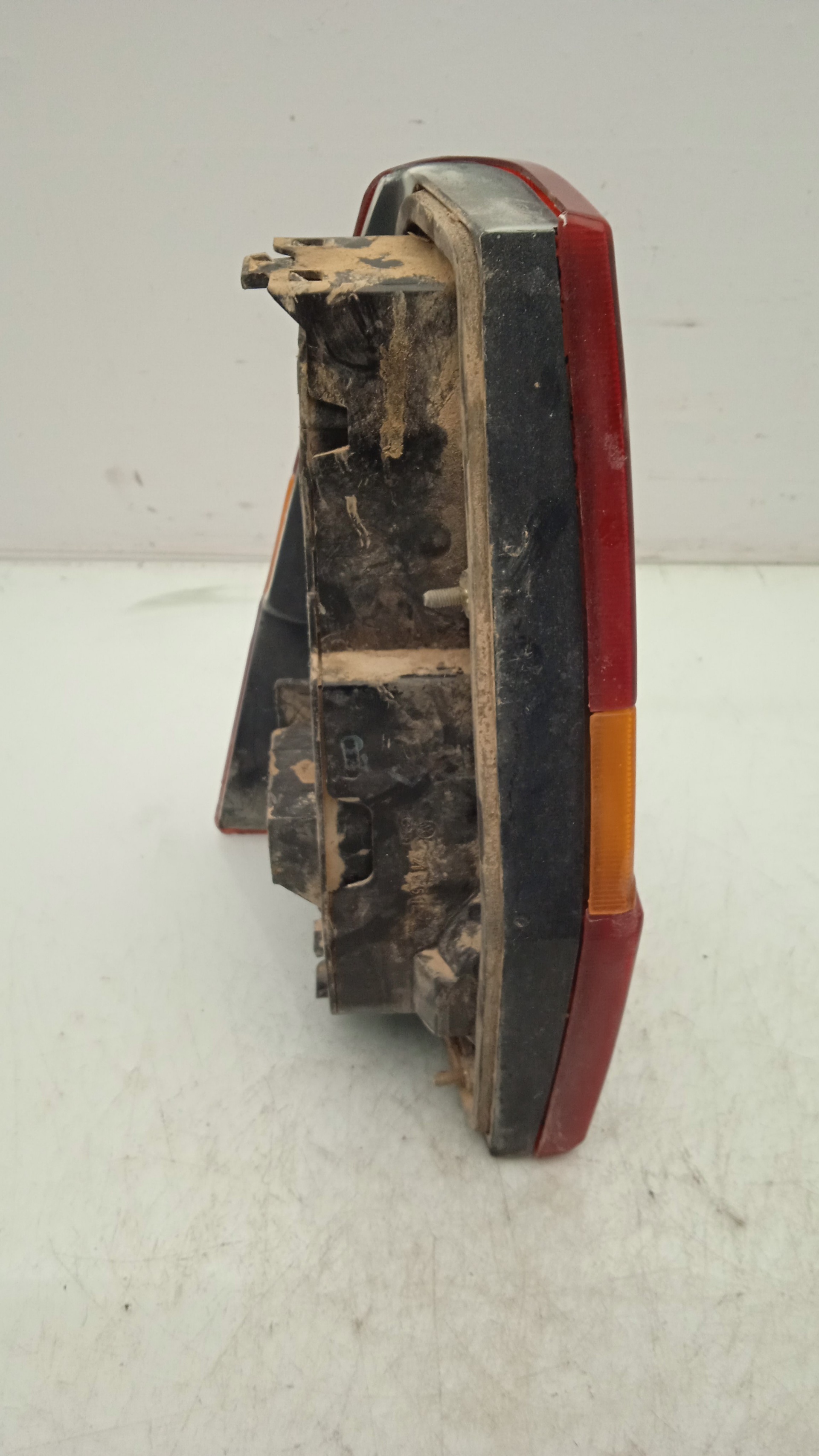 PILOTO TRASERO DERECHO VOLKSWAGEN PASSAT 