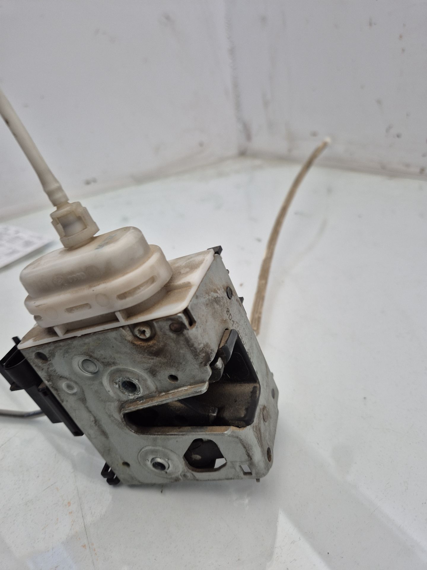 CERRADURA PUERTA DELANTERA IZQUIERDA AUDI A4 