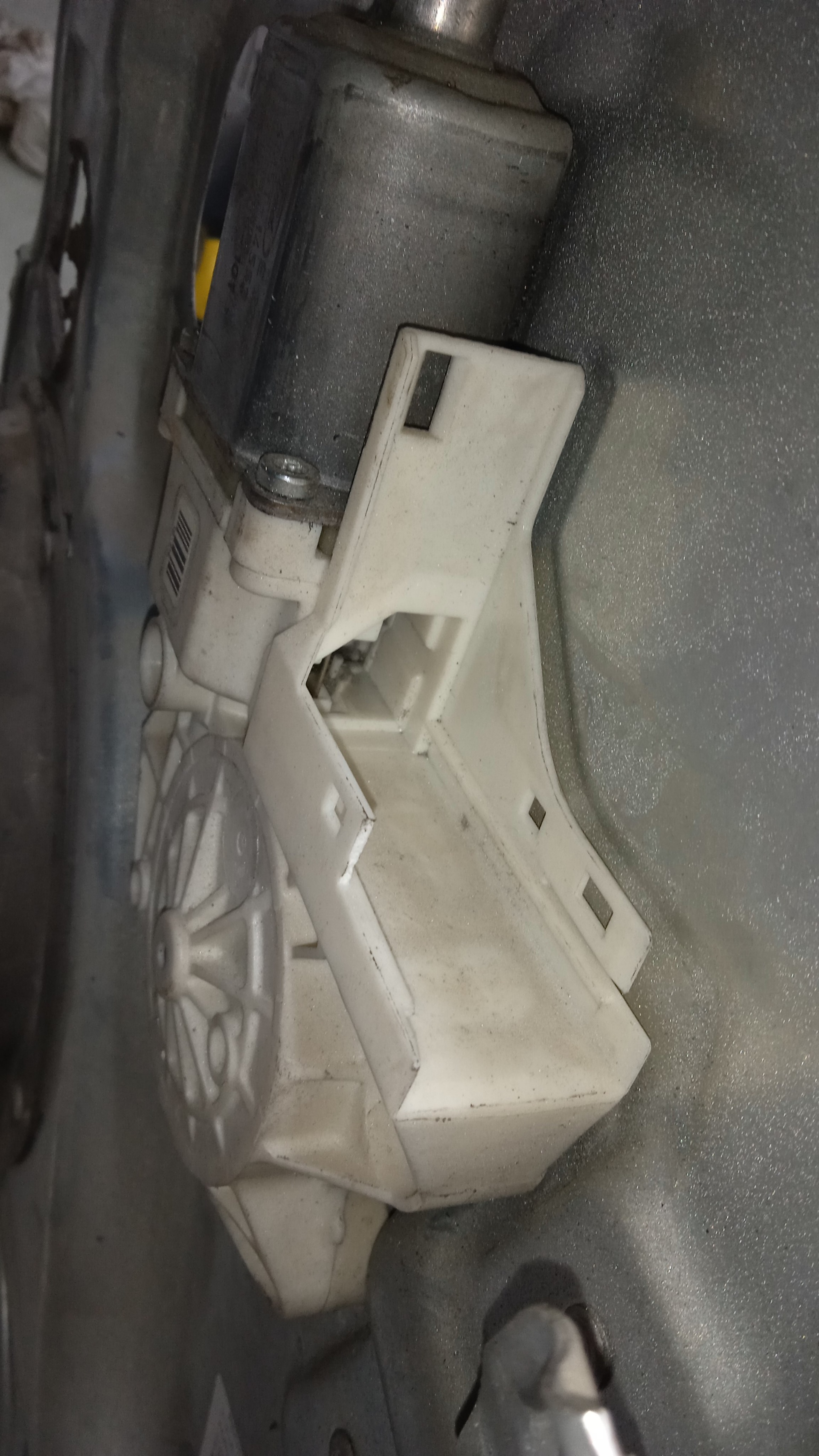 ELEVALUNAS DELANTERO DERECHO FORD FOCUS KKDA