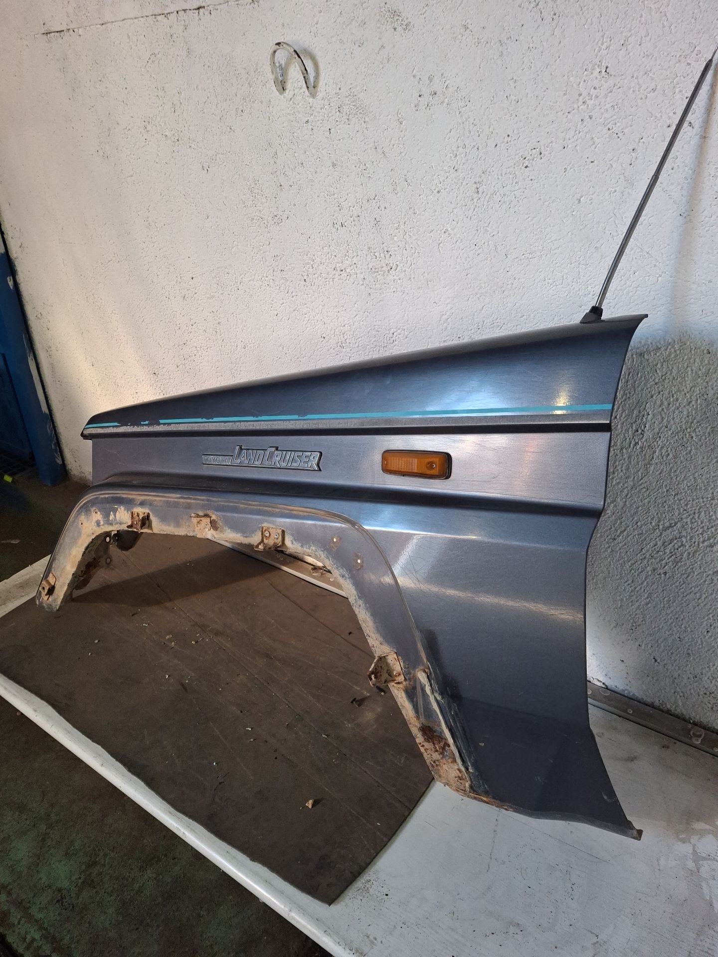 ALETA DELANTERA IZQUIERDA TOYOTA LAND CRUISER 