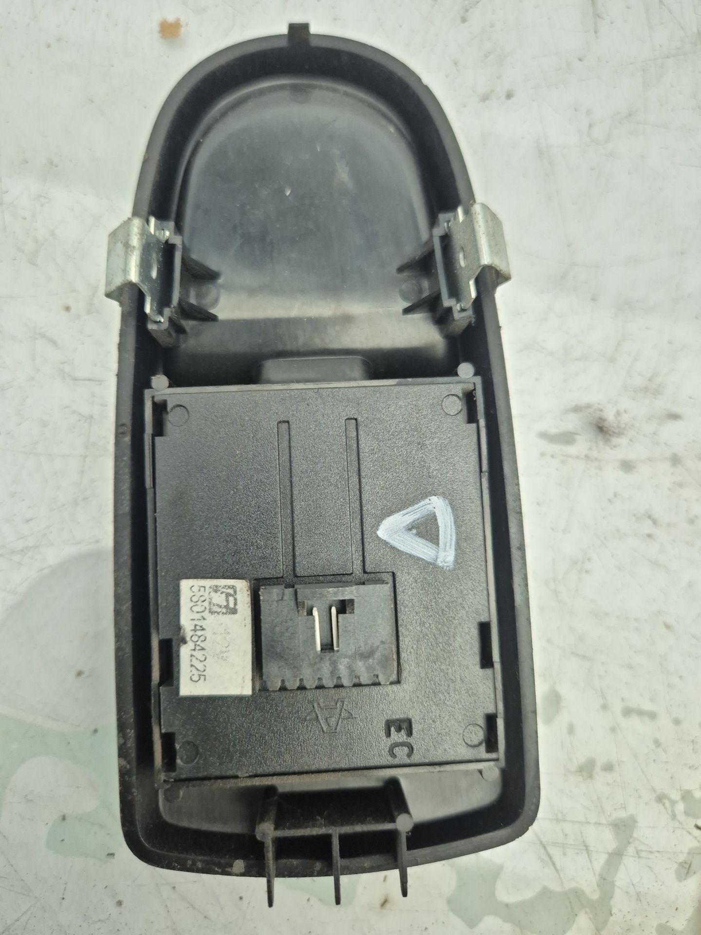 MANDO ELEVALUNAS DELANTERO DERECHO IVECO DAILY 