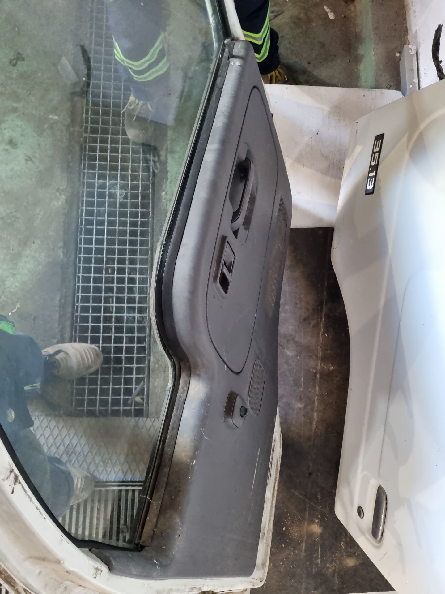 PUERTA DELANTERA IZQUIERDA NISSAN CABSTAR 