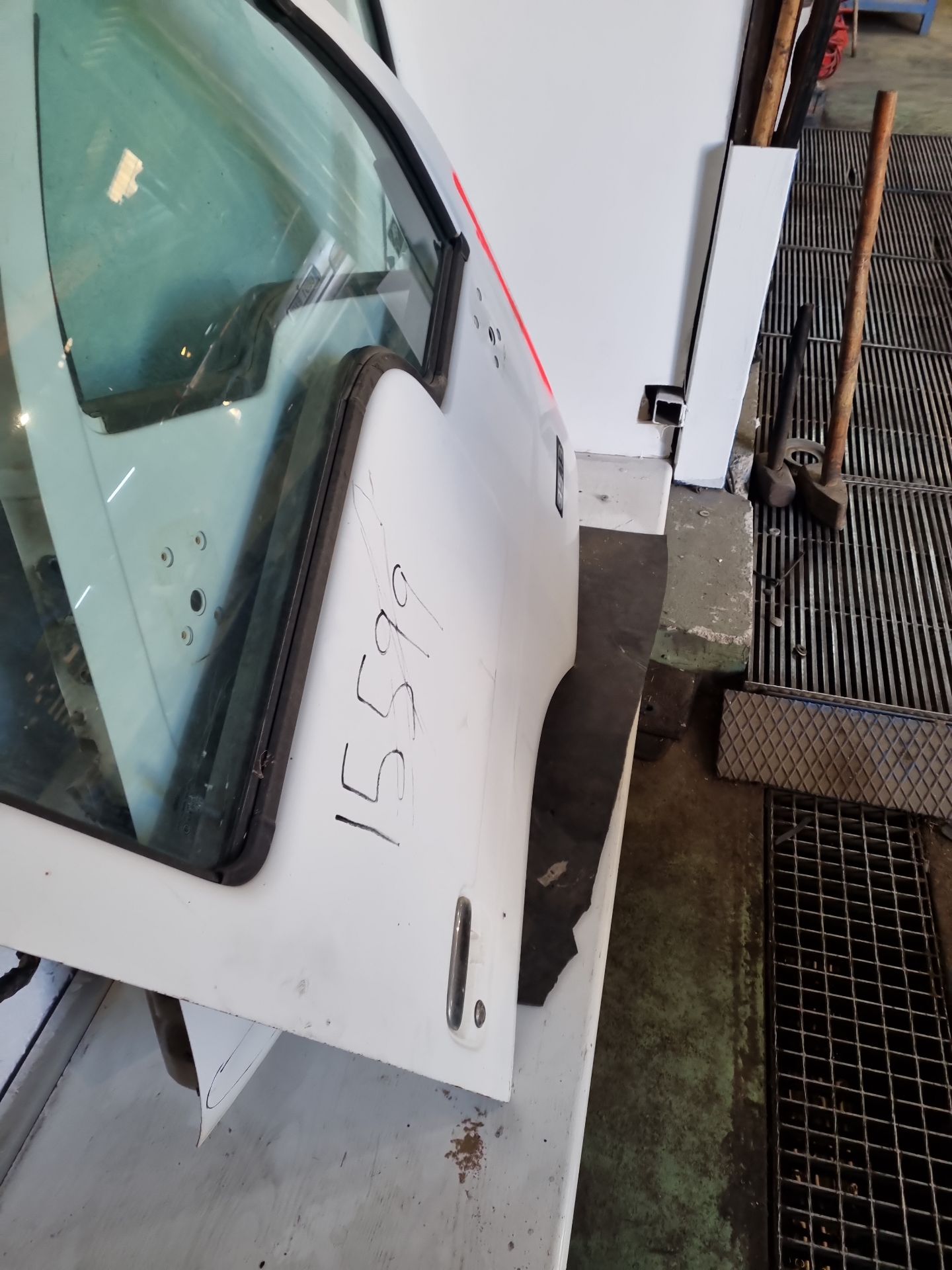 PUERTA DELANTERA IZQUIERDA NISSAN CABSTAR 