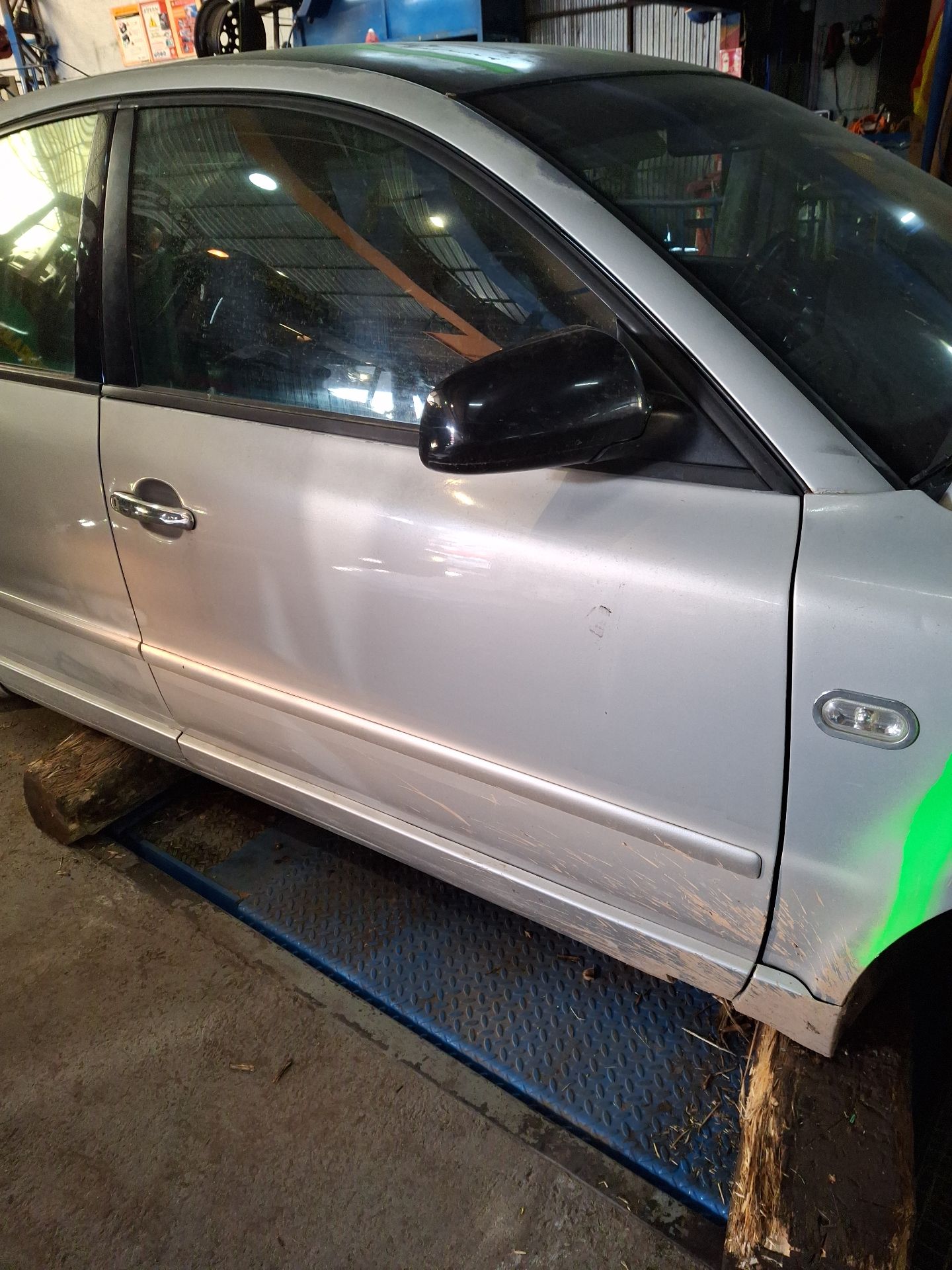 PUERTA DELANTERA DERECHA VOLKSWAGEN PASSAT 