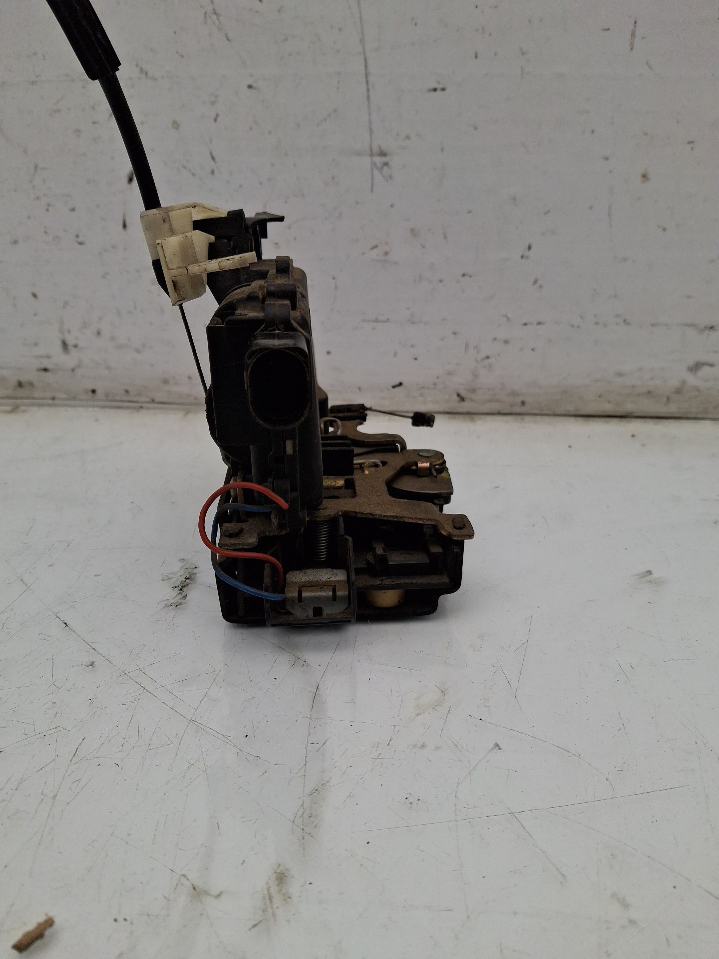 CERRADURA PUERTA TRASERA IZQUIERDA VOLKSWAGEN GOLF 