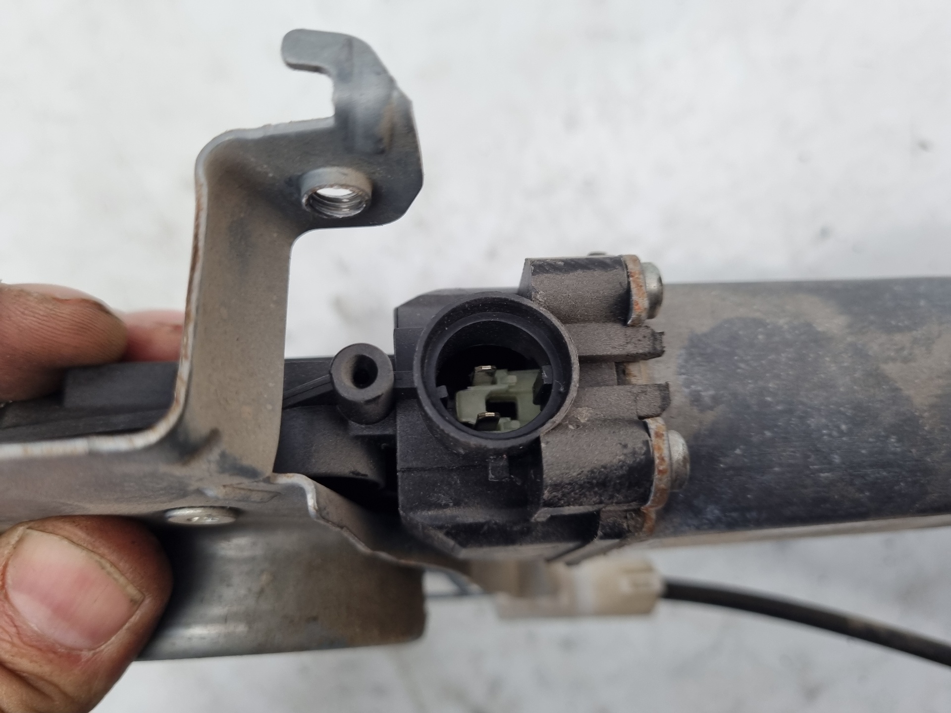 ELEVALUNAS TRASERO IZQUIERDO NISSAN QASHQAI M9R