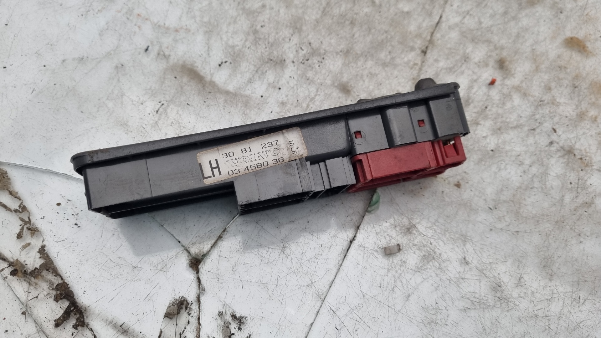 MANDO ELEVALUNAS DELANTERO DERECHO VOLVO S40 D4192T