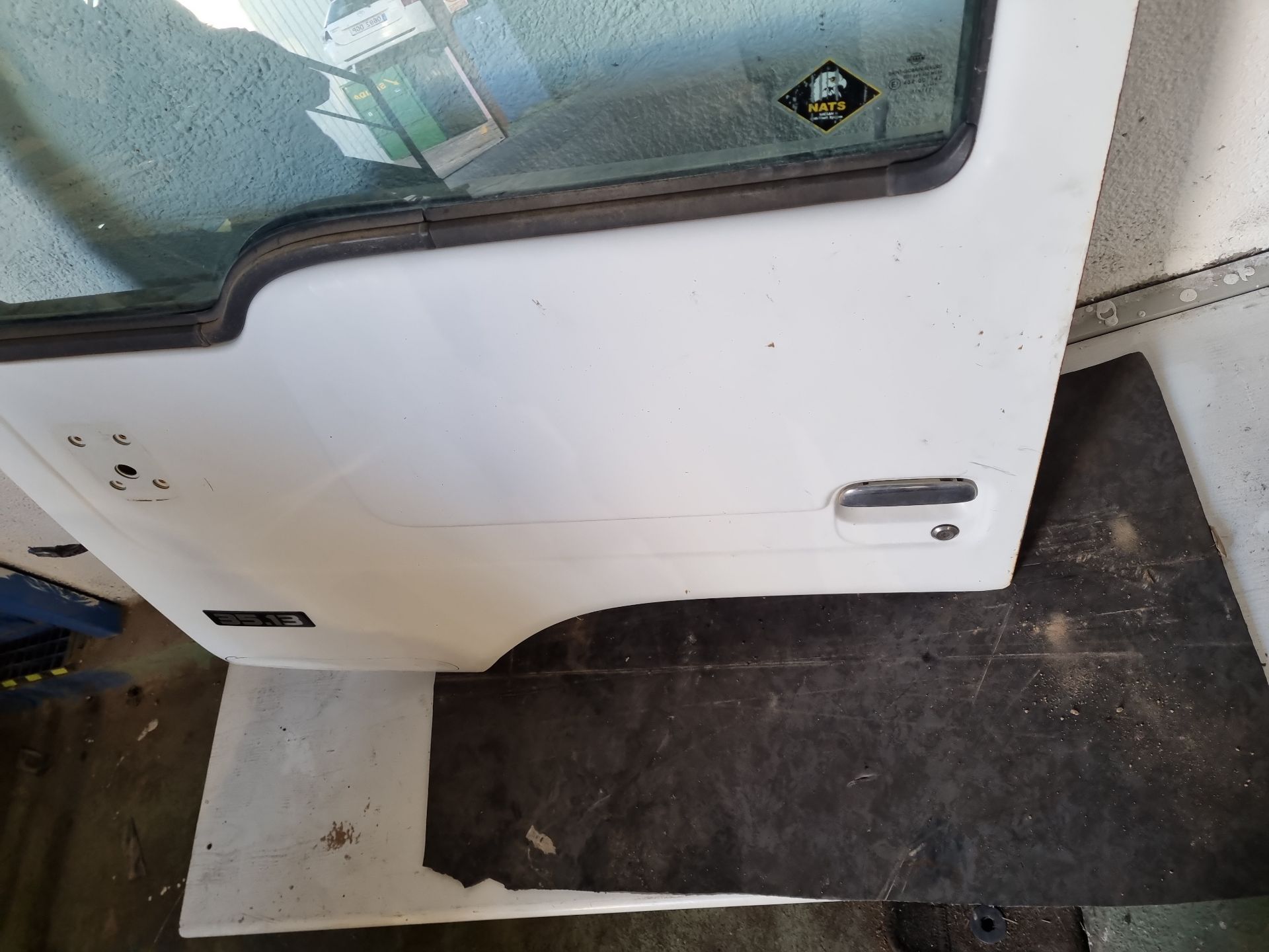 PUERTA DELANTERA IZQUIERDA NISSAN CABSTAR 