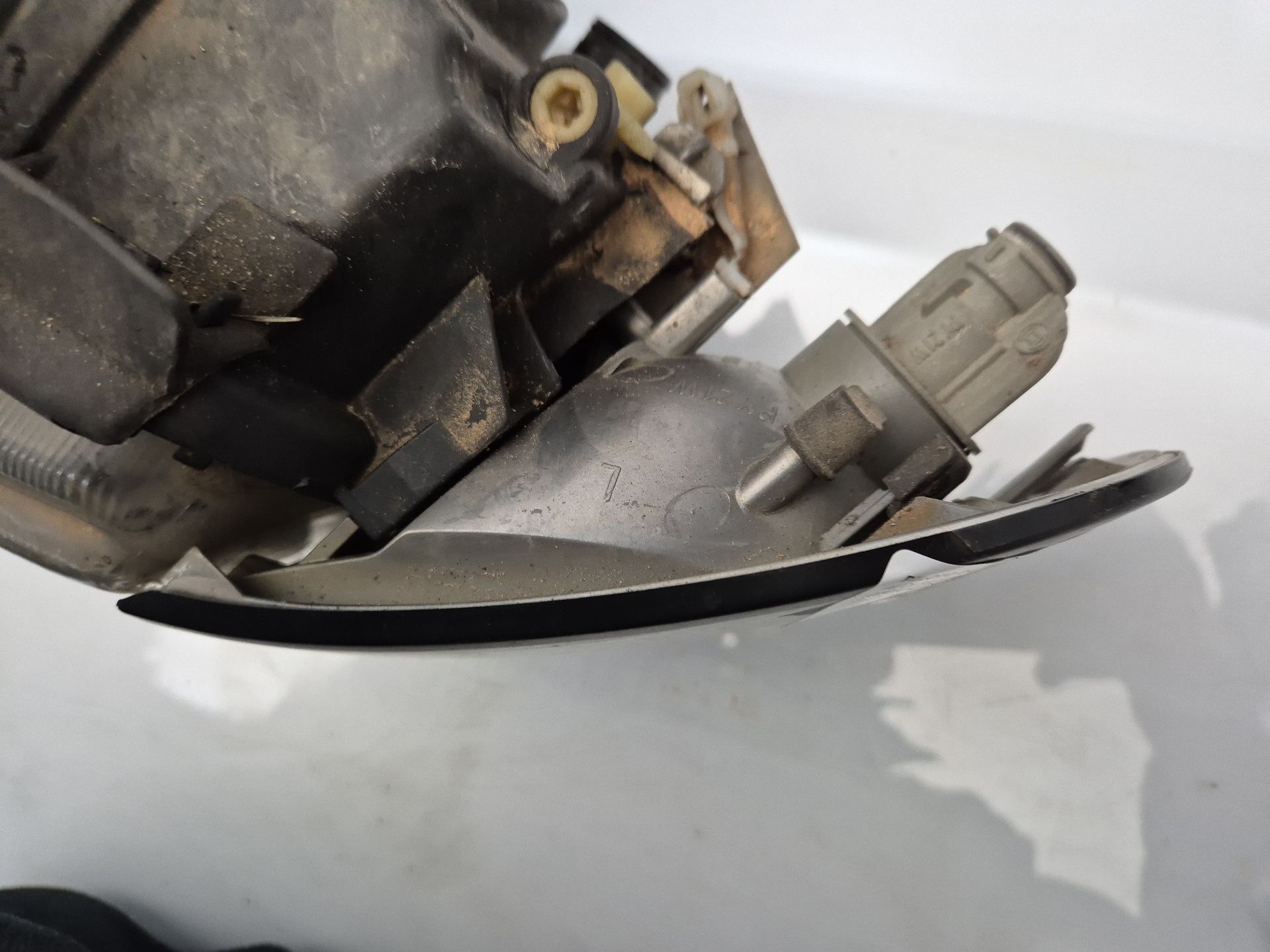 FARO DERECHO AUDI A4 