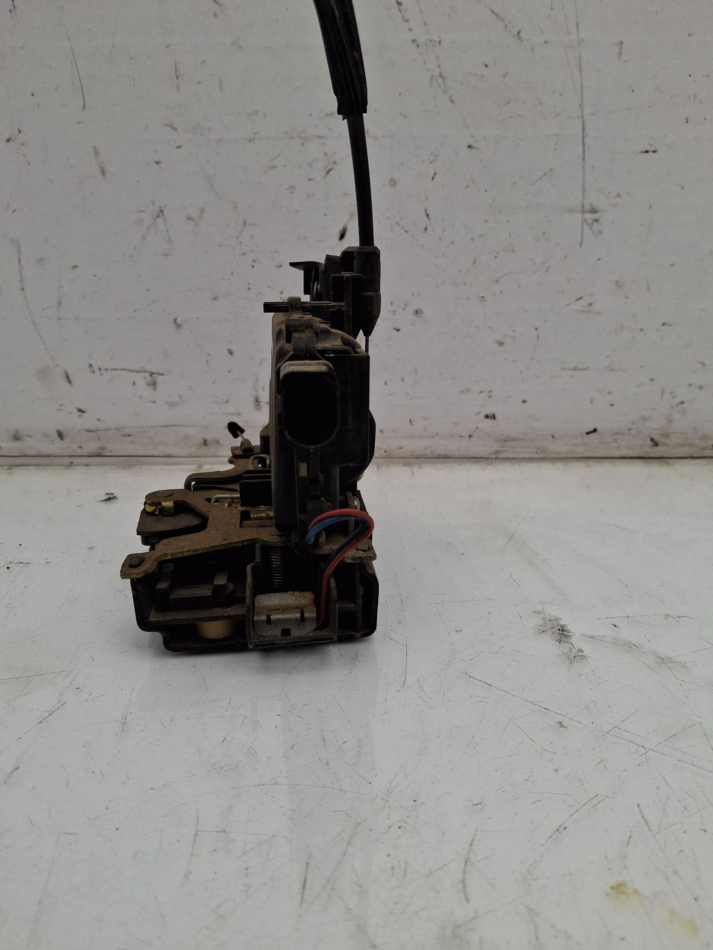 CERRADURA PUERTA TRASERA DERECHA VOLKSWAGEN GOLF 