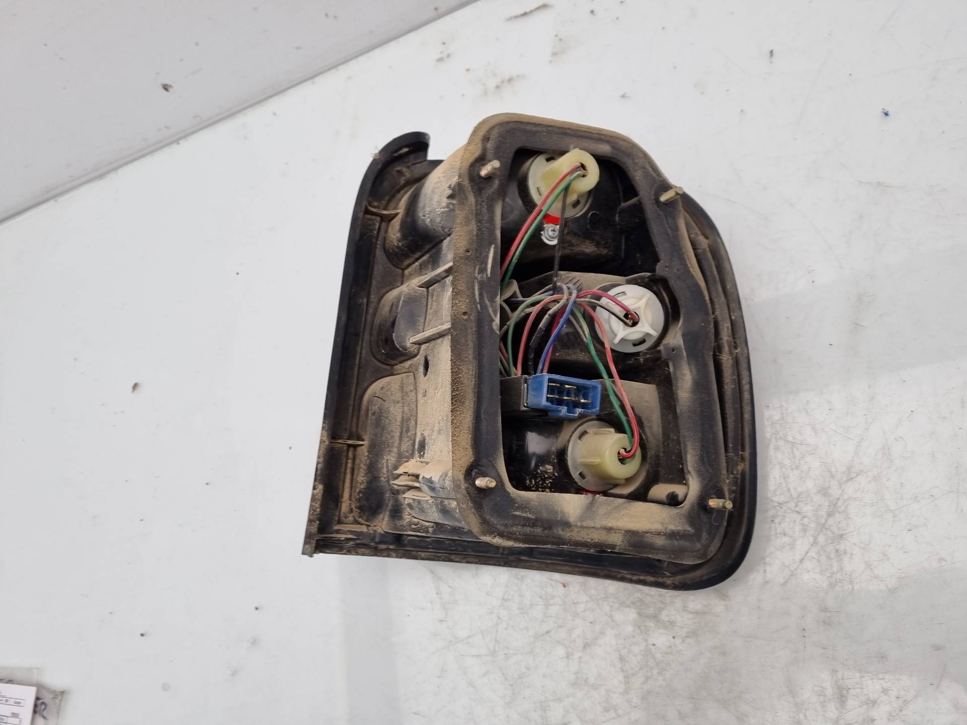 PILOTO TRASERO IZQUIERDO KIA SPORTAGE RE