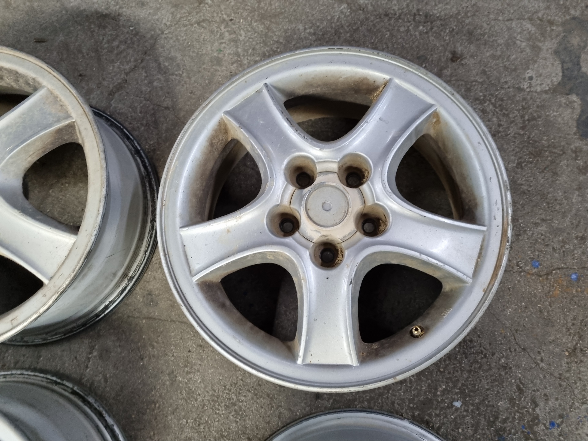 JUEGO LLANTAS HYUNDAI SANTA D4EA