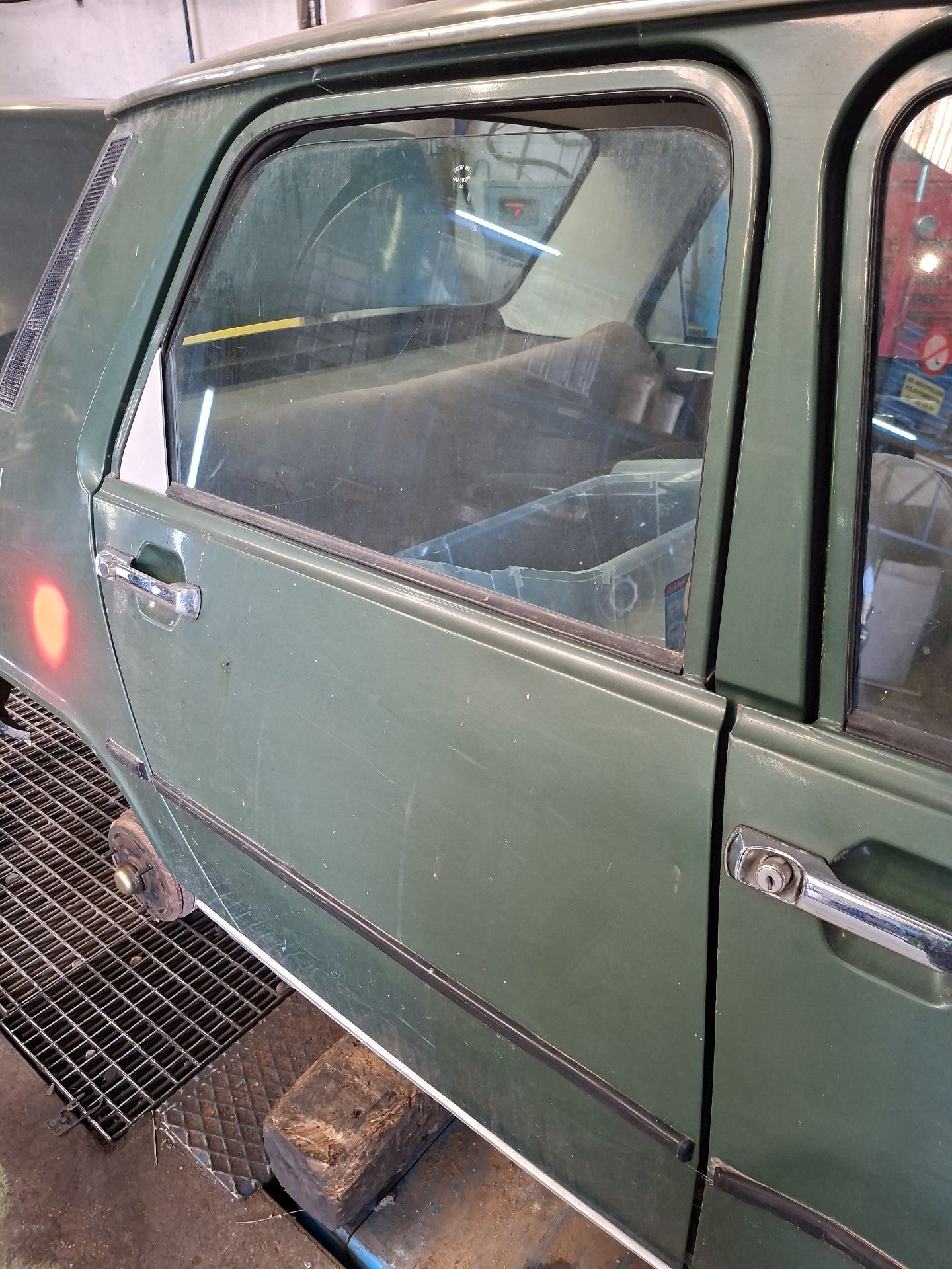 PUERTA TRASERA DERECHA RENAULT 7 