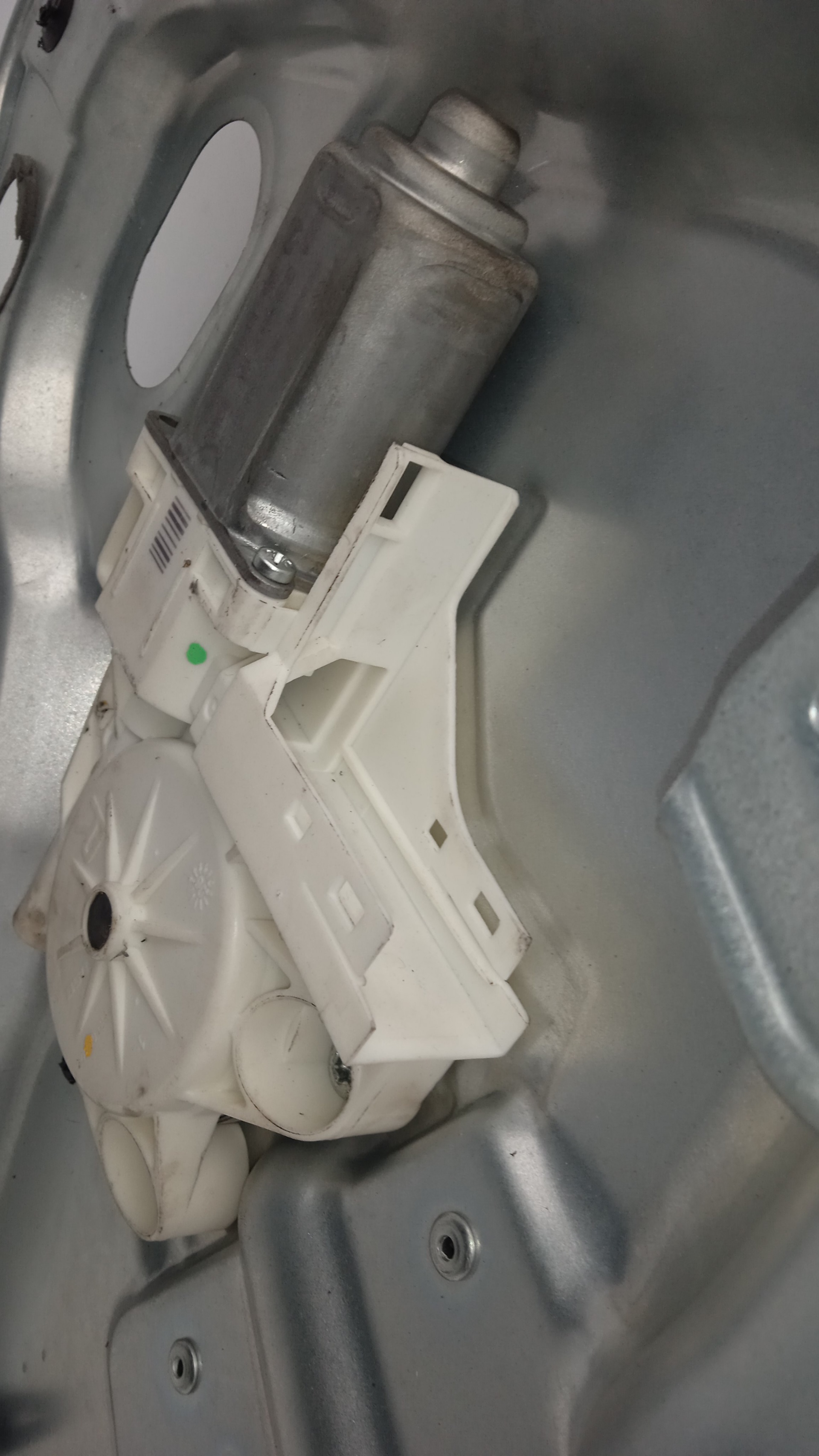 ELEVALUNAS DELANTERO DERECHO FORD FOCUS KKDA