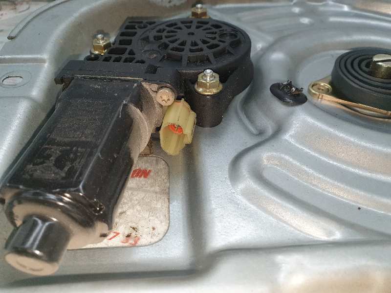 ELEVALUNAS TRASERO IZQUIERDO HYUNDAI TUCSON D4EA