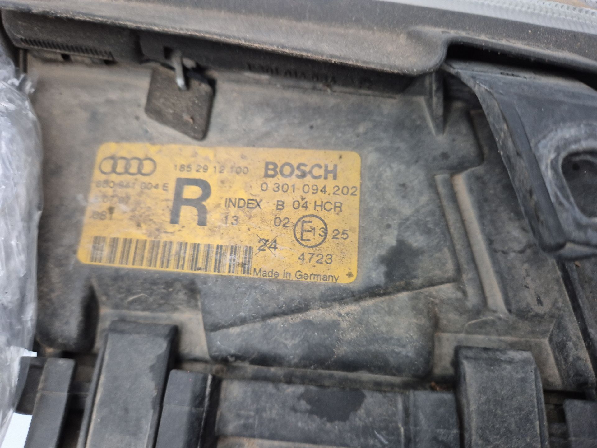 FARO DERECHO AUDI A4 