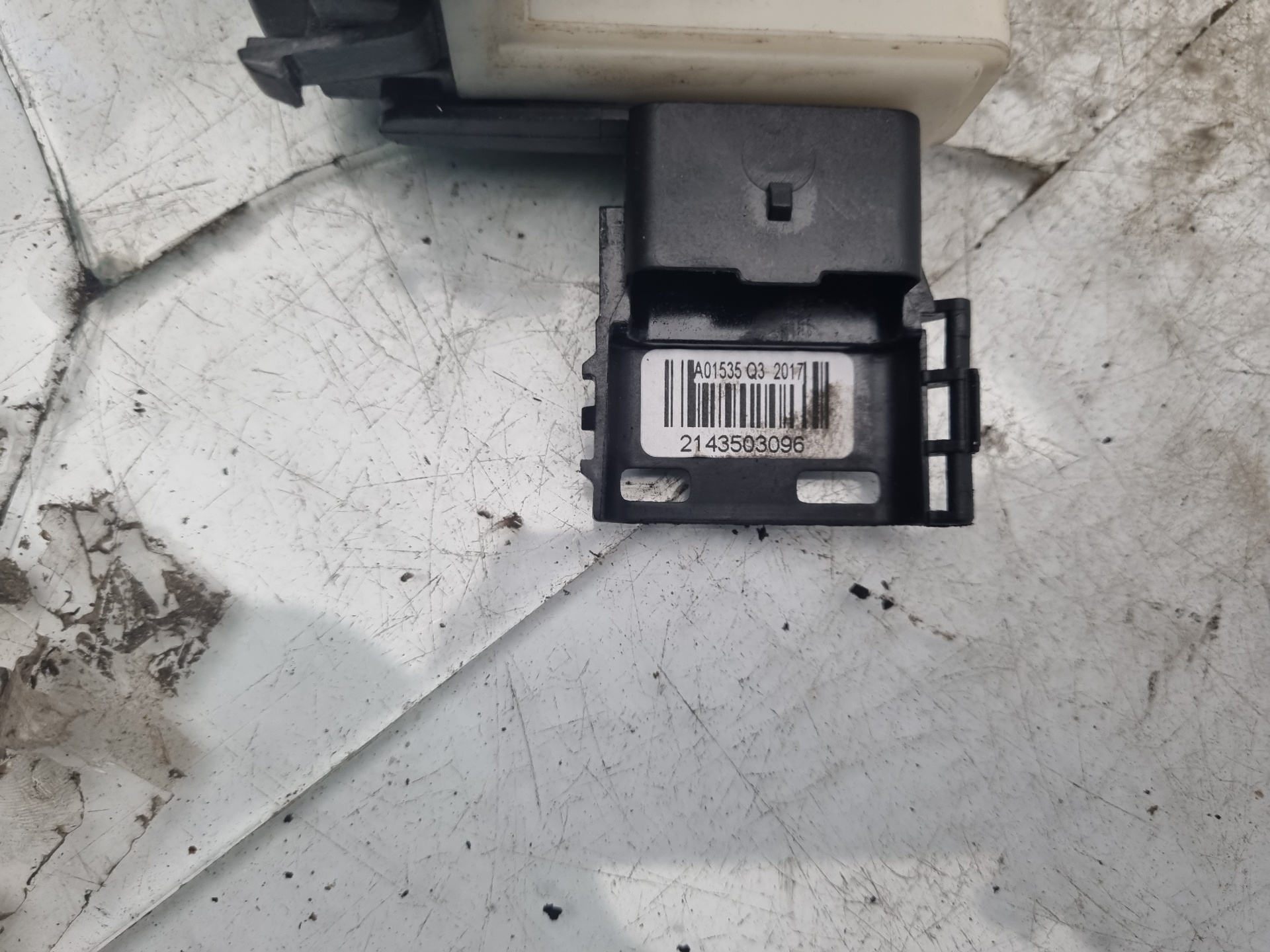 CERRADURA PUERTA DELANTERA DERECHA CITROEN BERLING 9H02