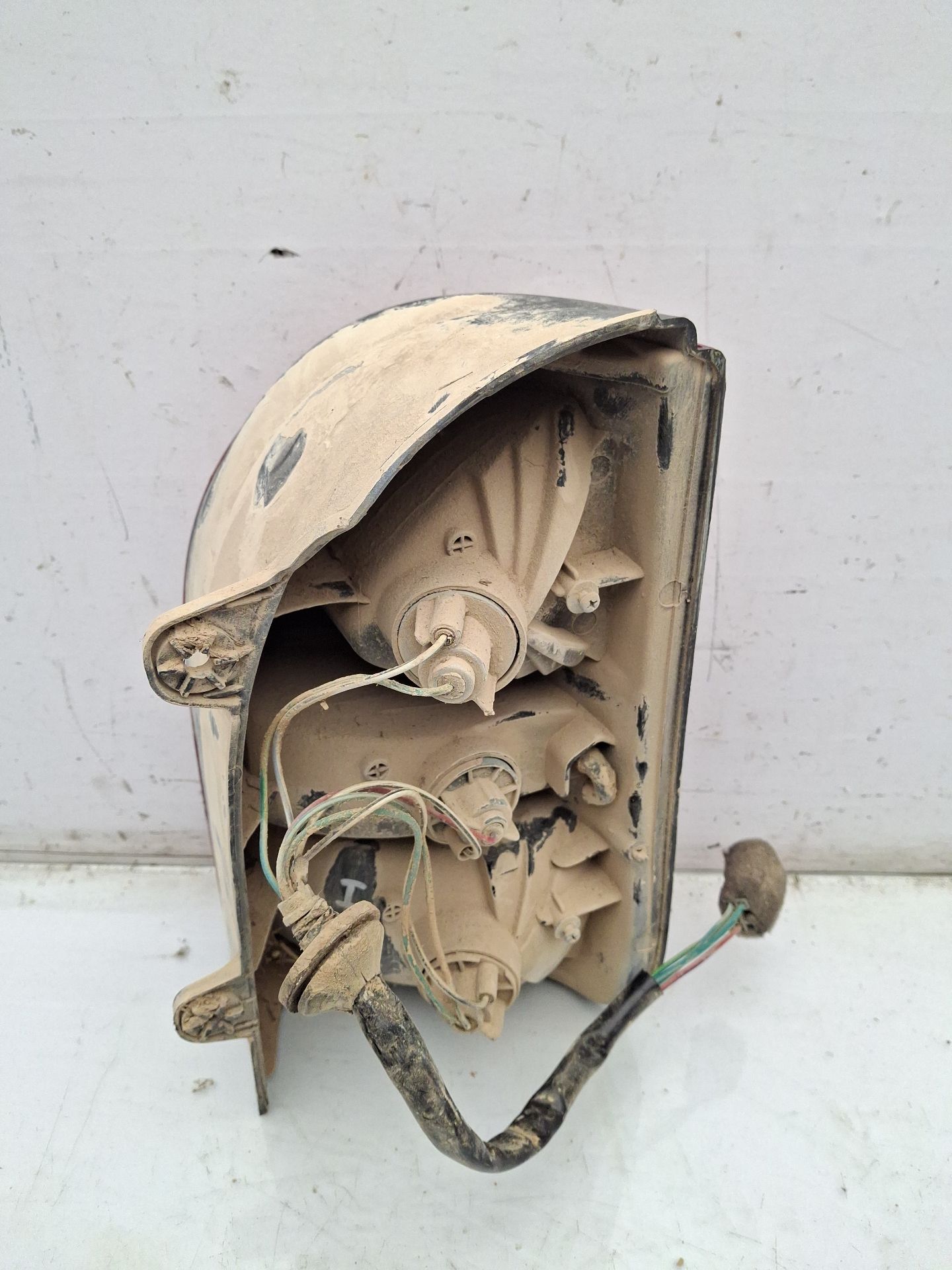 PILOTO TRASERO IZQUIERDO KIA PREGIO 