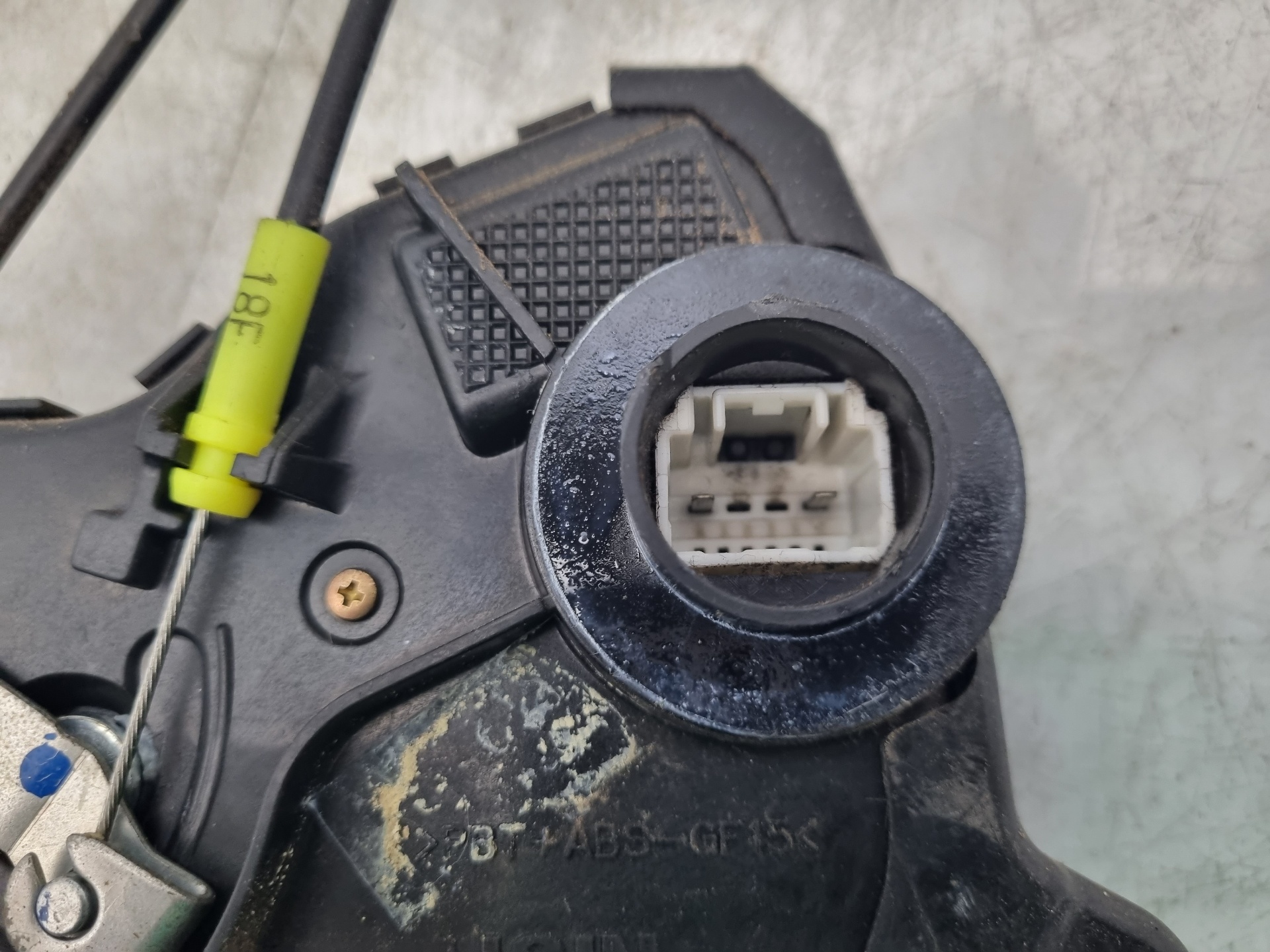 CERRADURA PUERTA DELANTERA DERECHA TOYOTA AVENSIS 1CDFTV