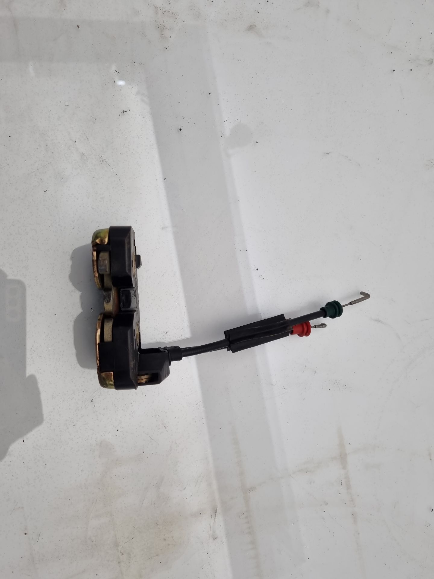 CERRADURA MALETERO / PORTON FORD FIESTA 