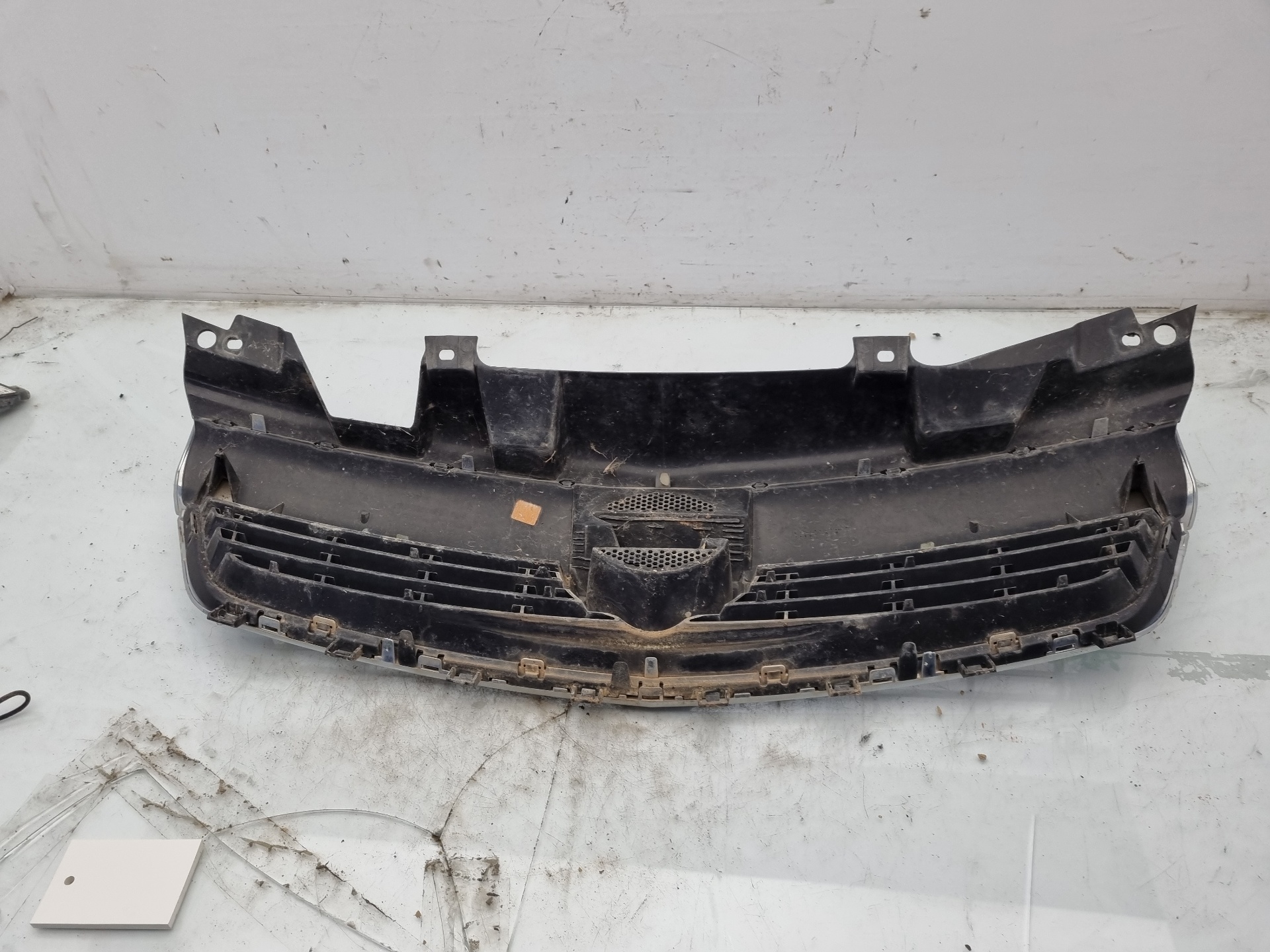 REJILLA DELANTERA OPEL ZAFIRA Z18DT